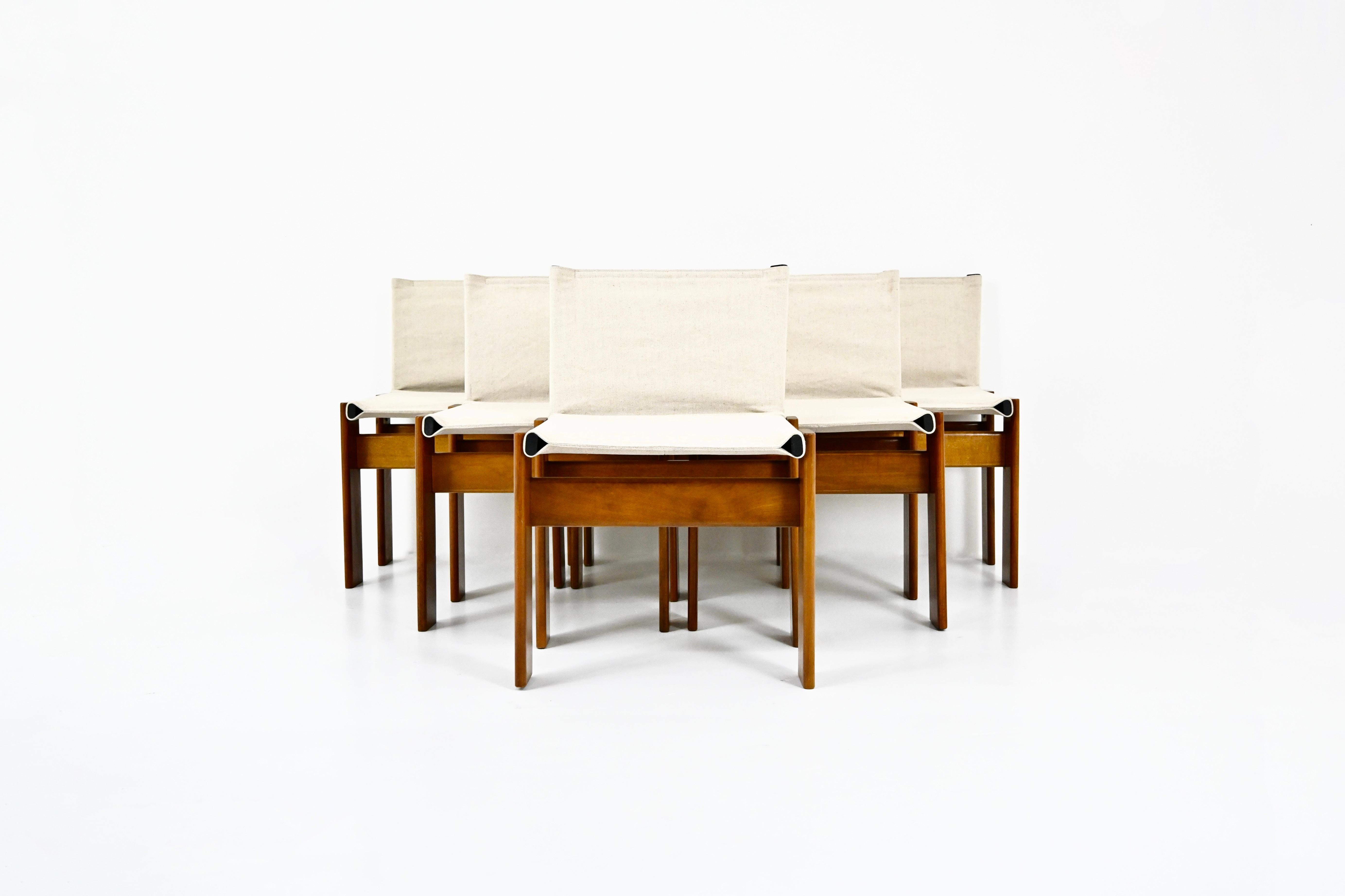 Conjunto de 6 sillas de lona y madera de Afra & Tobia Scarpa. Model No: Monje. Altura del asiento: 45 cm. Desgaste debido al tiempo y a la edad de las sillas.
PARA EL ENVÍO, CONSÚLTANOS PARA RECIBIR EL MEJOR PRECIO
