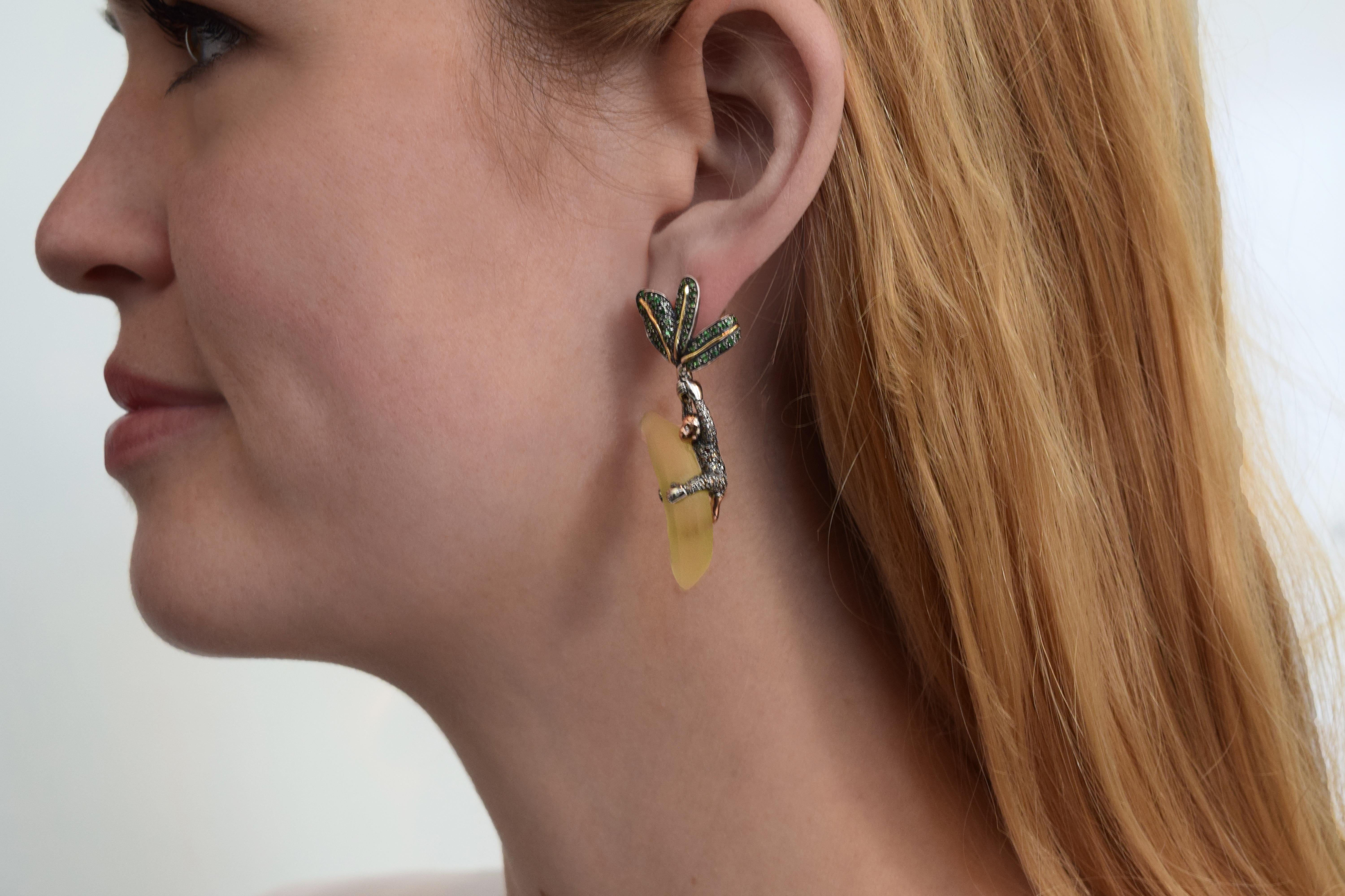 Lemon quartz bananas and green tsavorite-embellished palm leaves bring an optimistic dose of colour to these beautiful drop earrings. Designed in 18k rose and yellow gold and sterling silver, the earrings are fashioned with two brown and white