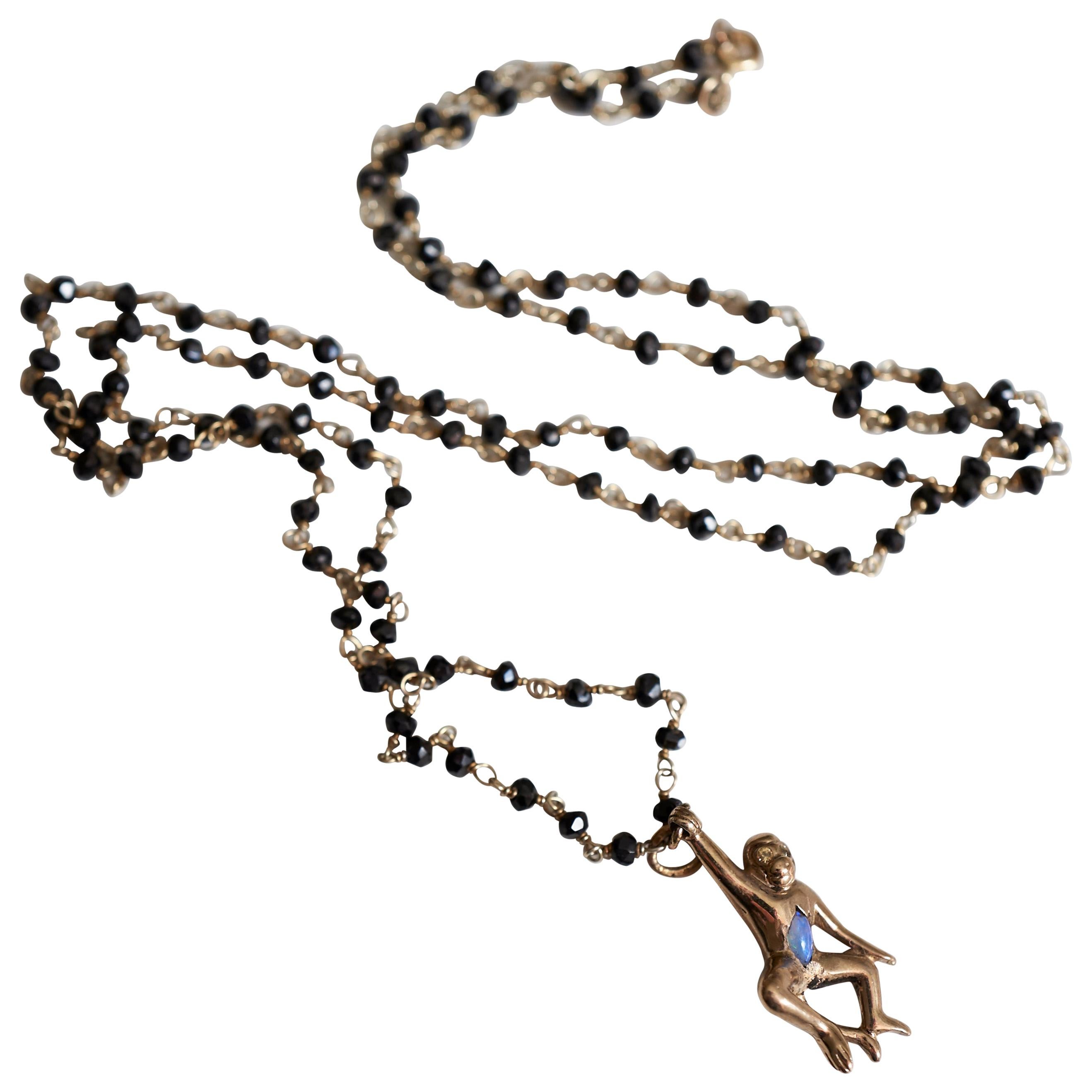 Contemporain J Dauphin Collier de perles en opale de singe et spinelle de bronze noir en vente