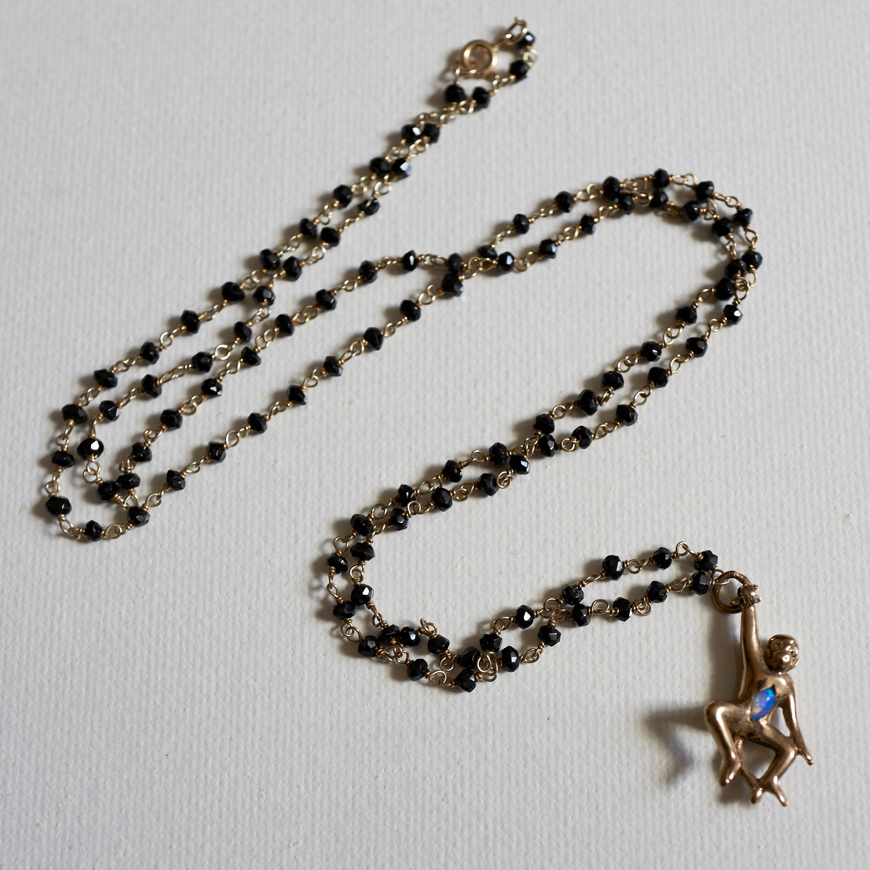 Contemporaneo Scimmia Opale Bronzo Spinello Nero Collana di perle J DAUPHIN in vendita
