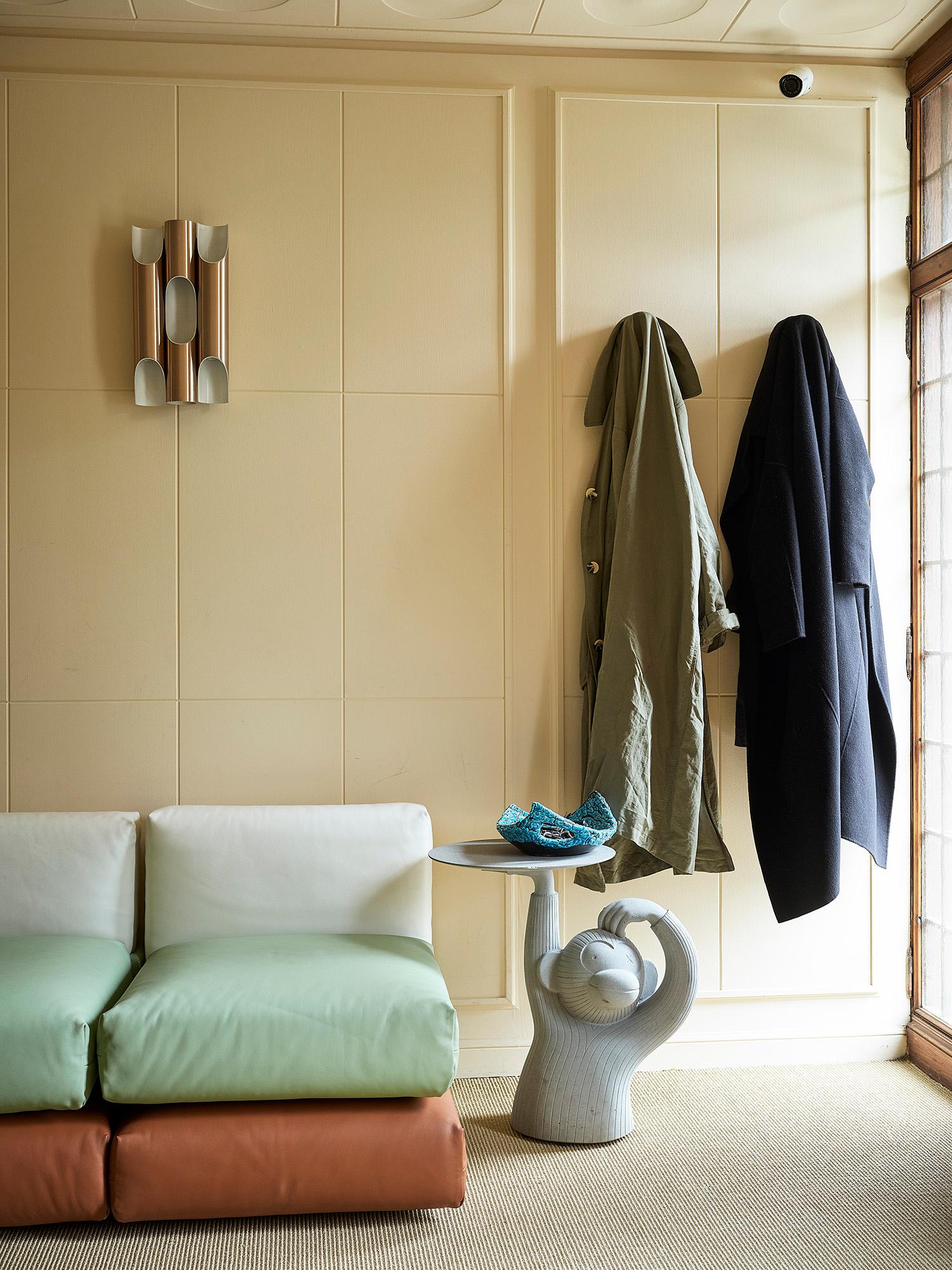 Table d'appoint Monkey, Jaime Hayon, gris, 2015 en vente 11
