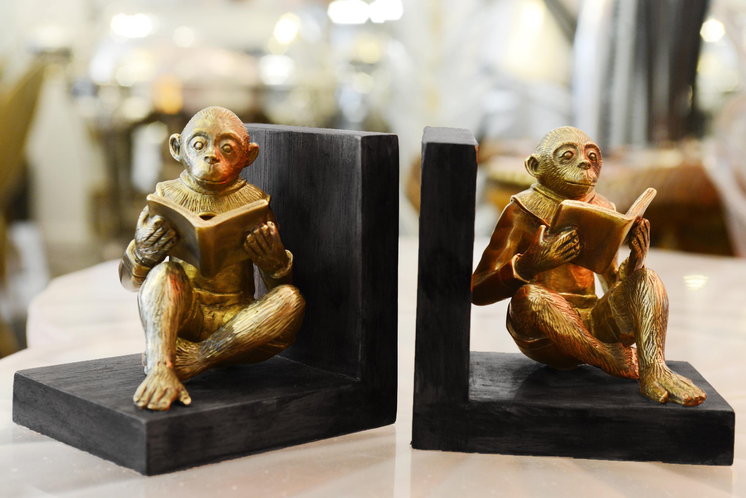 Dutch Monkeys Readers Bookends Set of Two in Bronze For Sale