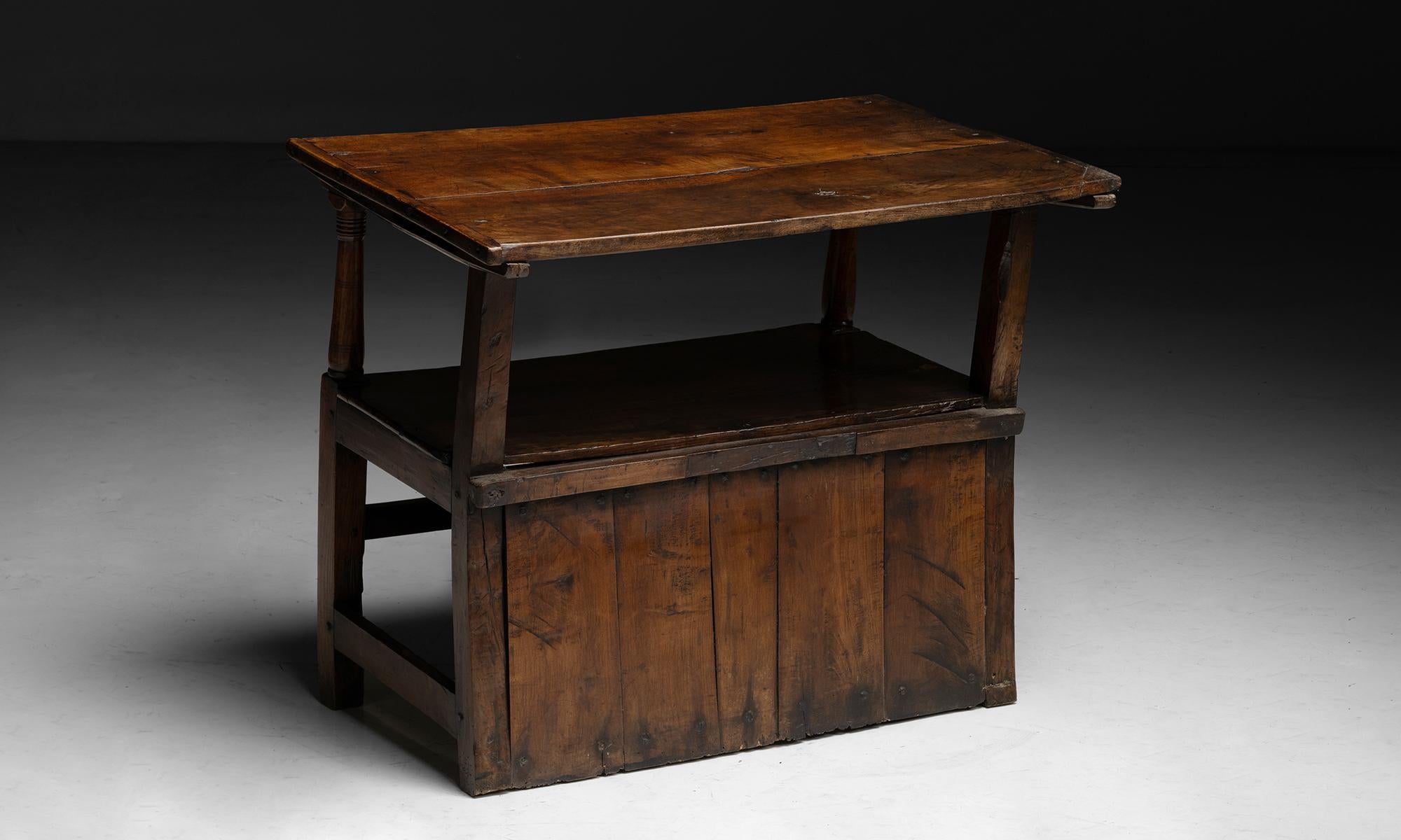 Monk’s Bench/Table, Wales circa 1790 In Good Condition In Culver City, CA