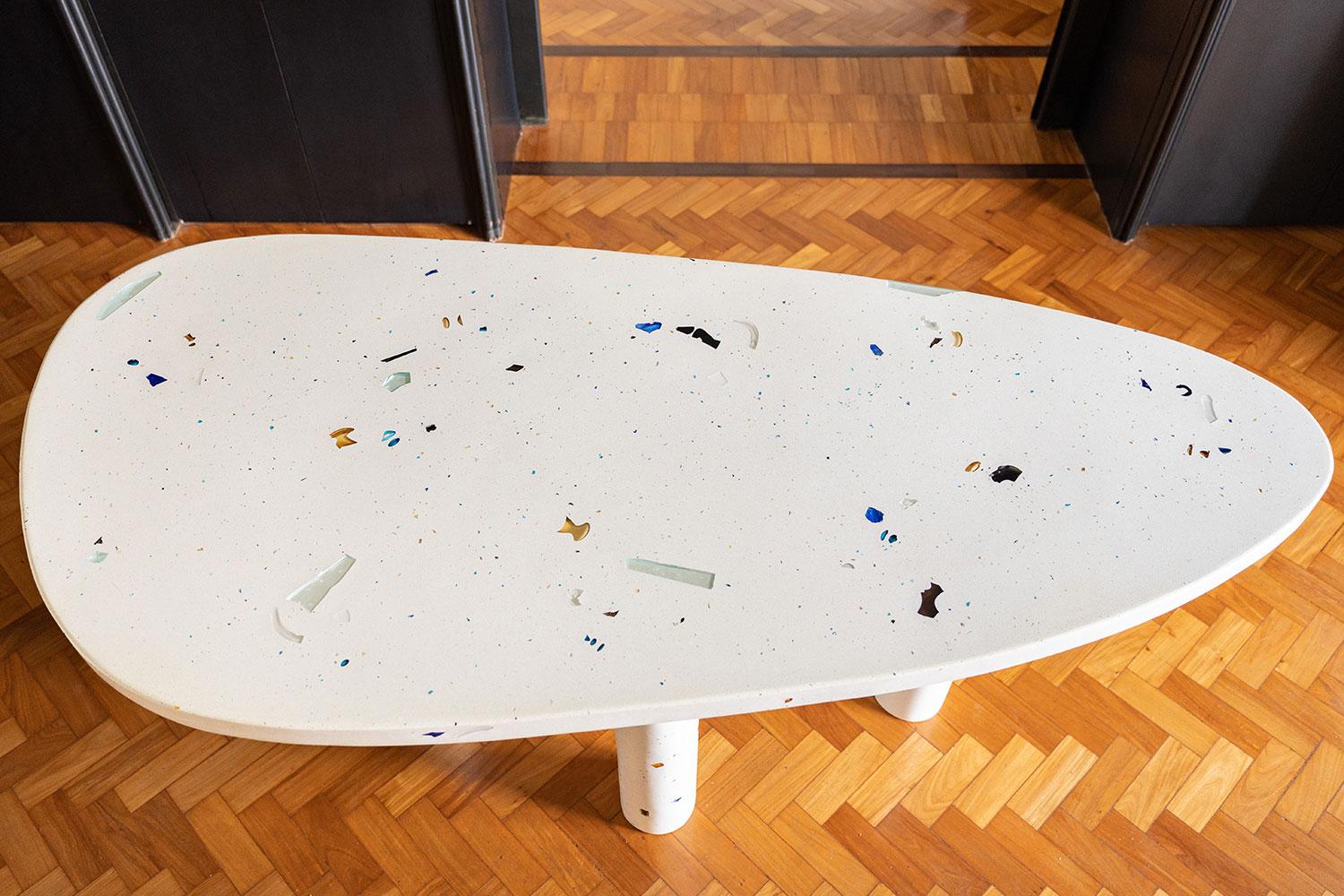 Brésilien Table de salle à manger longue Mono à 8 places en vente