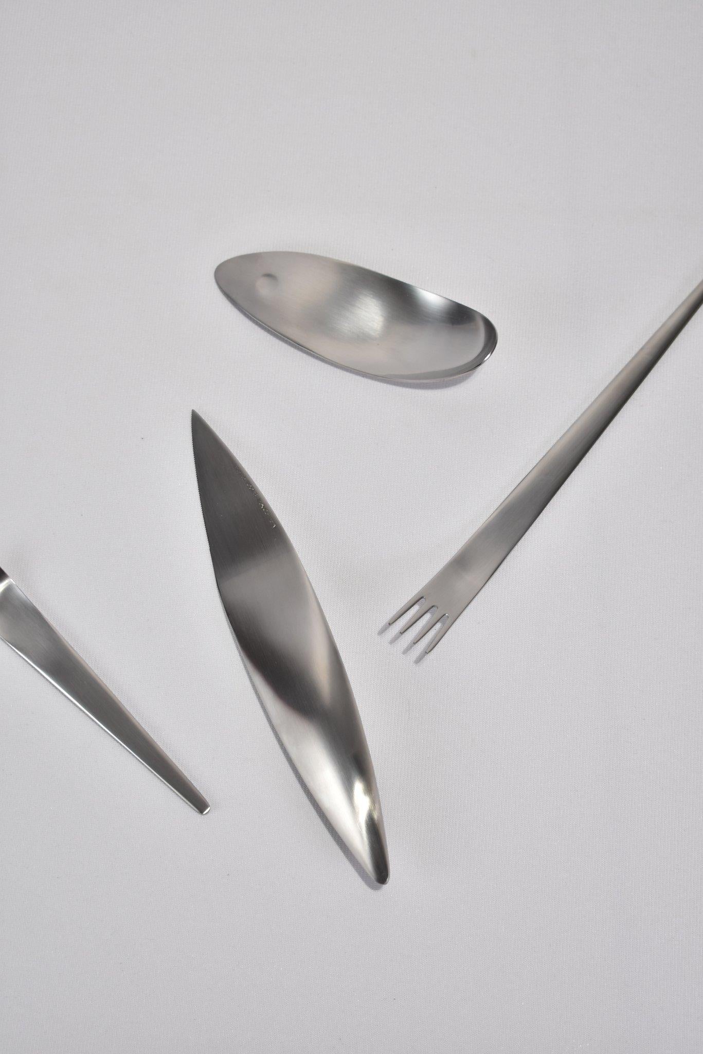 Mono Tools 4-Piece Flatware Set in Stainless Steel In New Condition In Richmond, VA