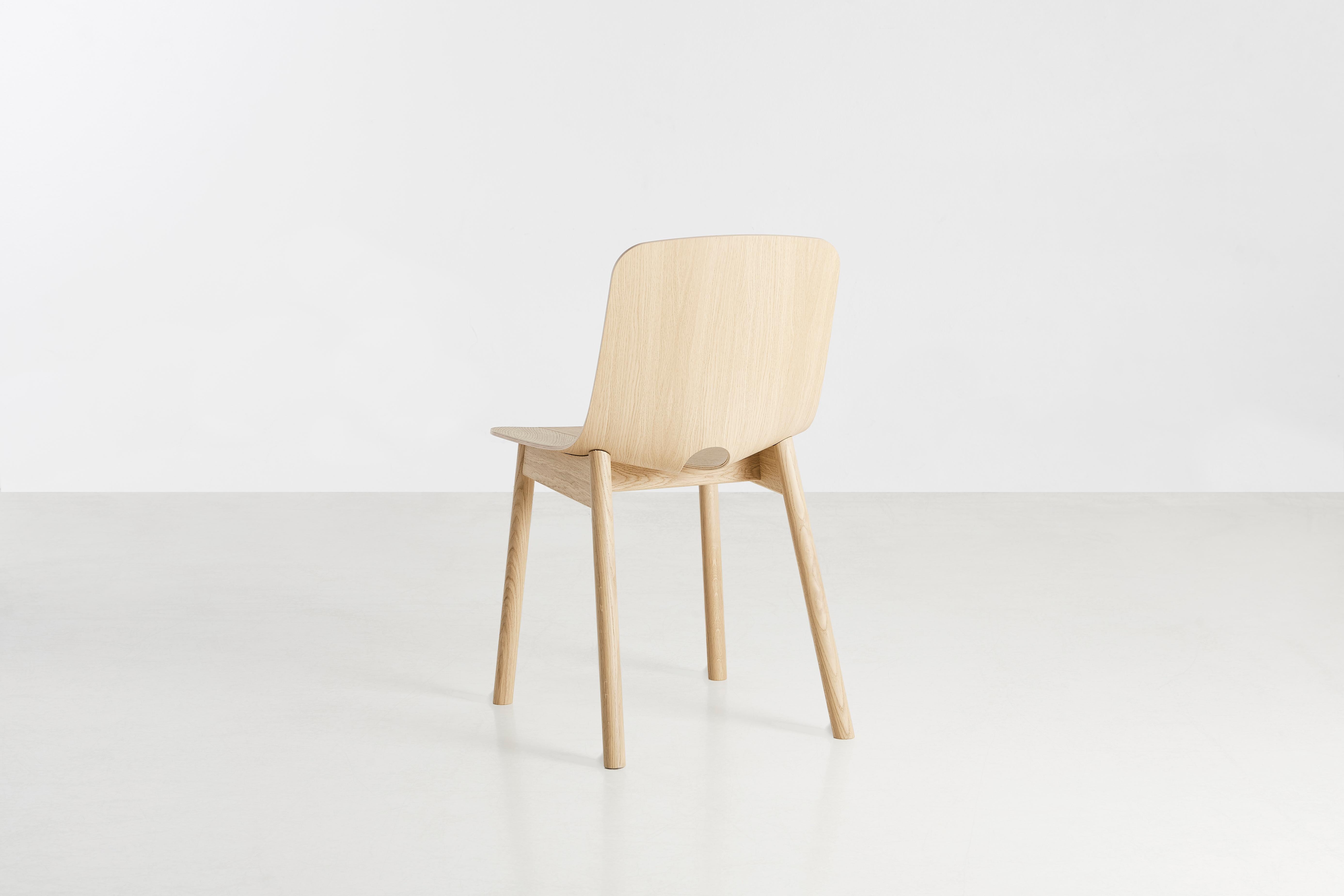 Mono White Dining Chair by Kasper Nyman In New Condition For Sale In Geneve, CH