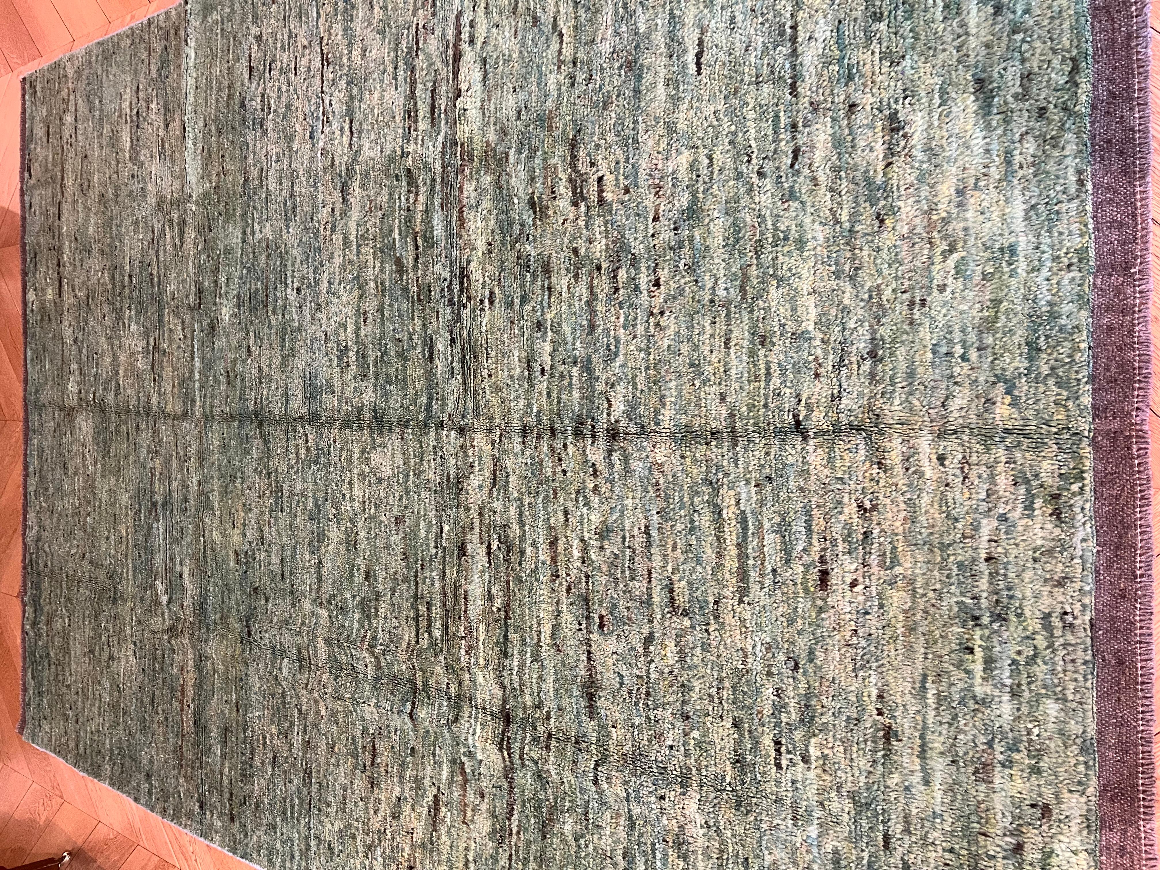 Minimaliste Moquette monochrome Nuances de vert Greene & Greene après la pluie en vente