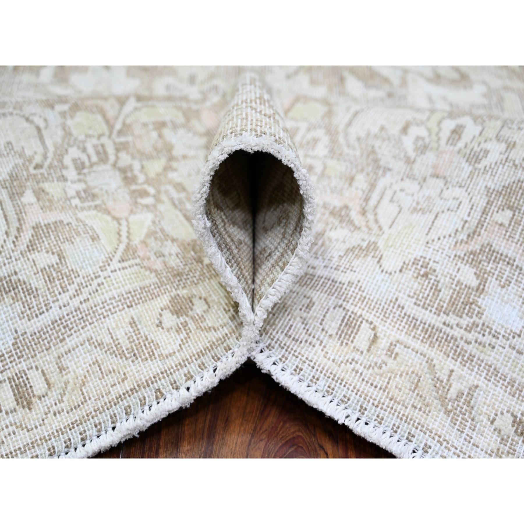 Tapis monochromatique en laine surteinte, usée et vieillie, noué à la main à Knots Rugs Kerman État moyen - En vente à Carlstadt, NJ