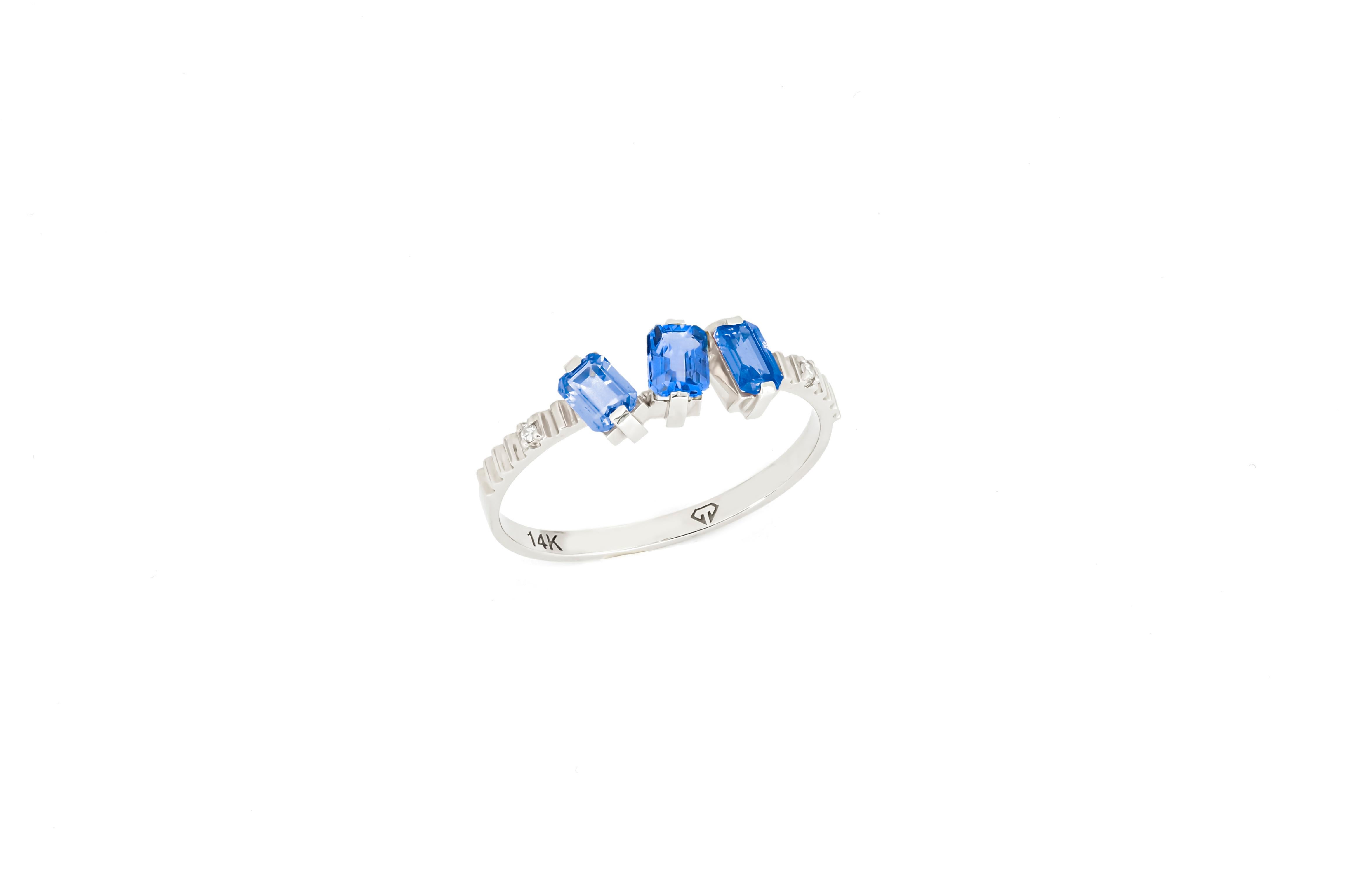 Women's Monochrome blue gemstone 14k ring.  For Sale
