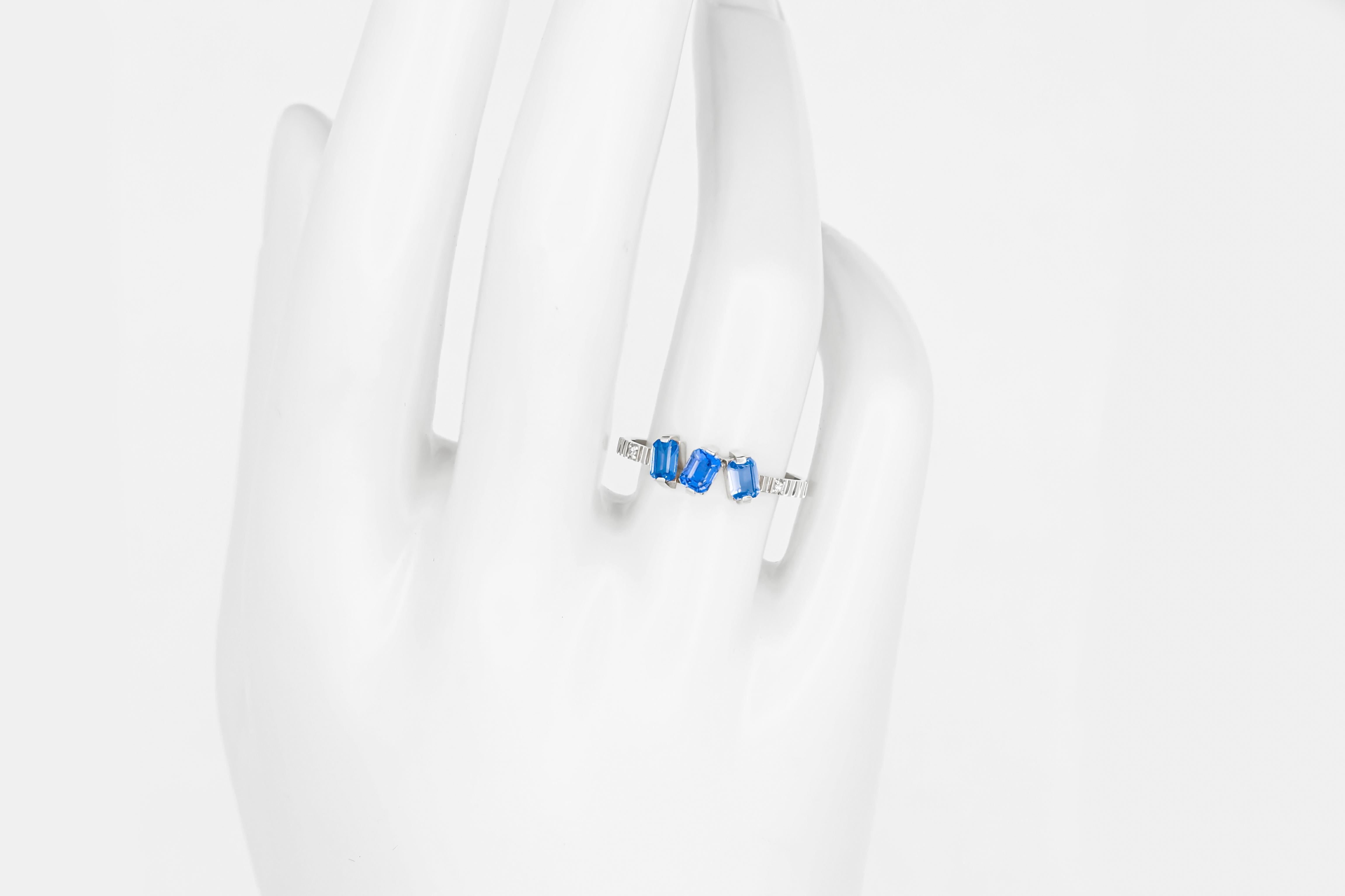 Monochrome blue gemstone 14k ring.  For Sale 2