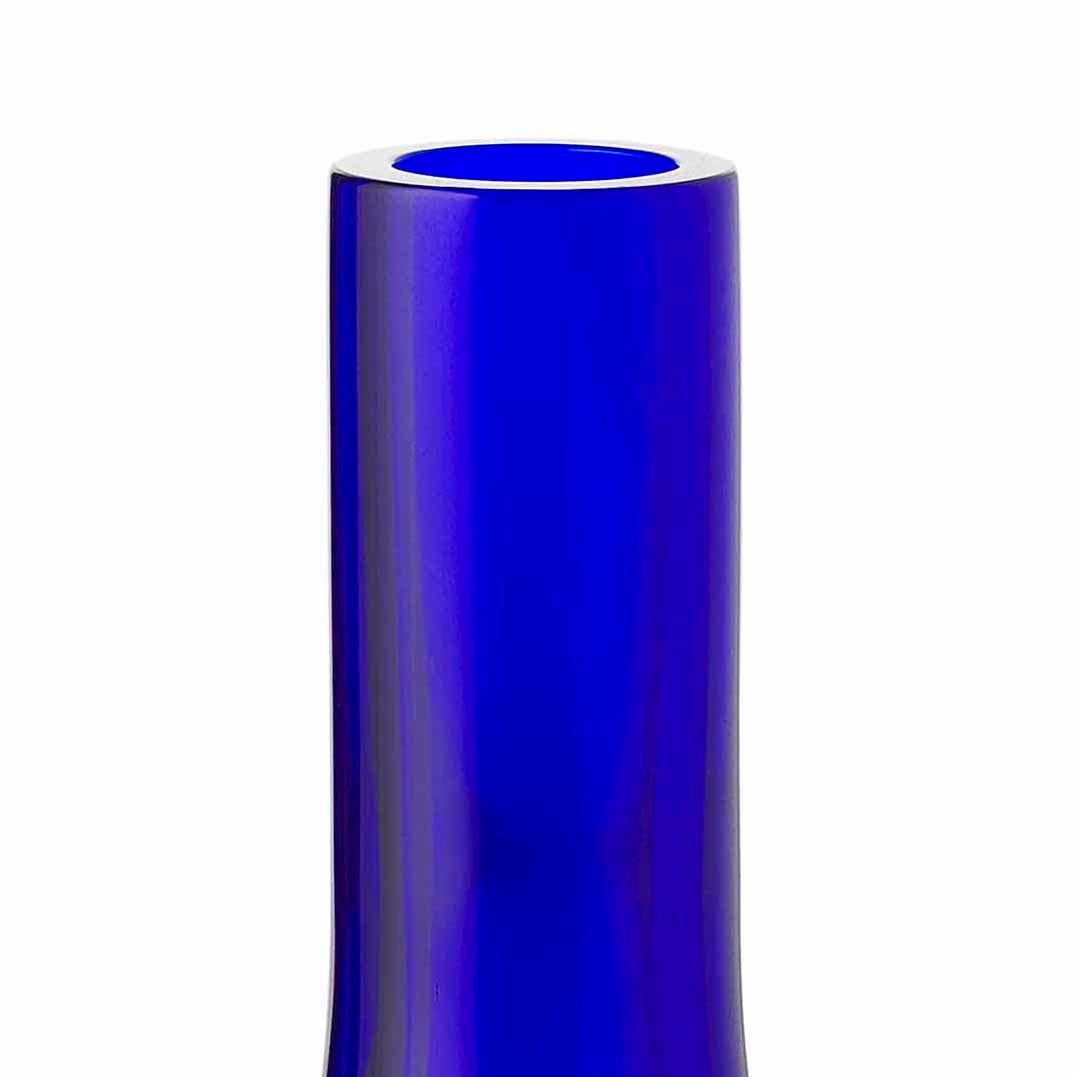 Monochrome cobalt-blue peking glass vase
Qing Dynasty, 19th century
Of bottle form with oviform body and cylindrical neck

Measures: 23cm high.