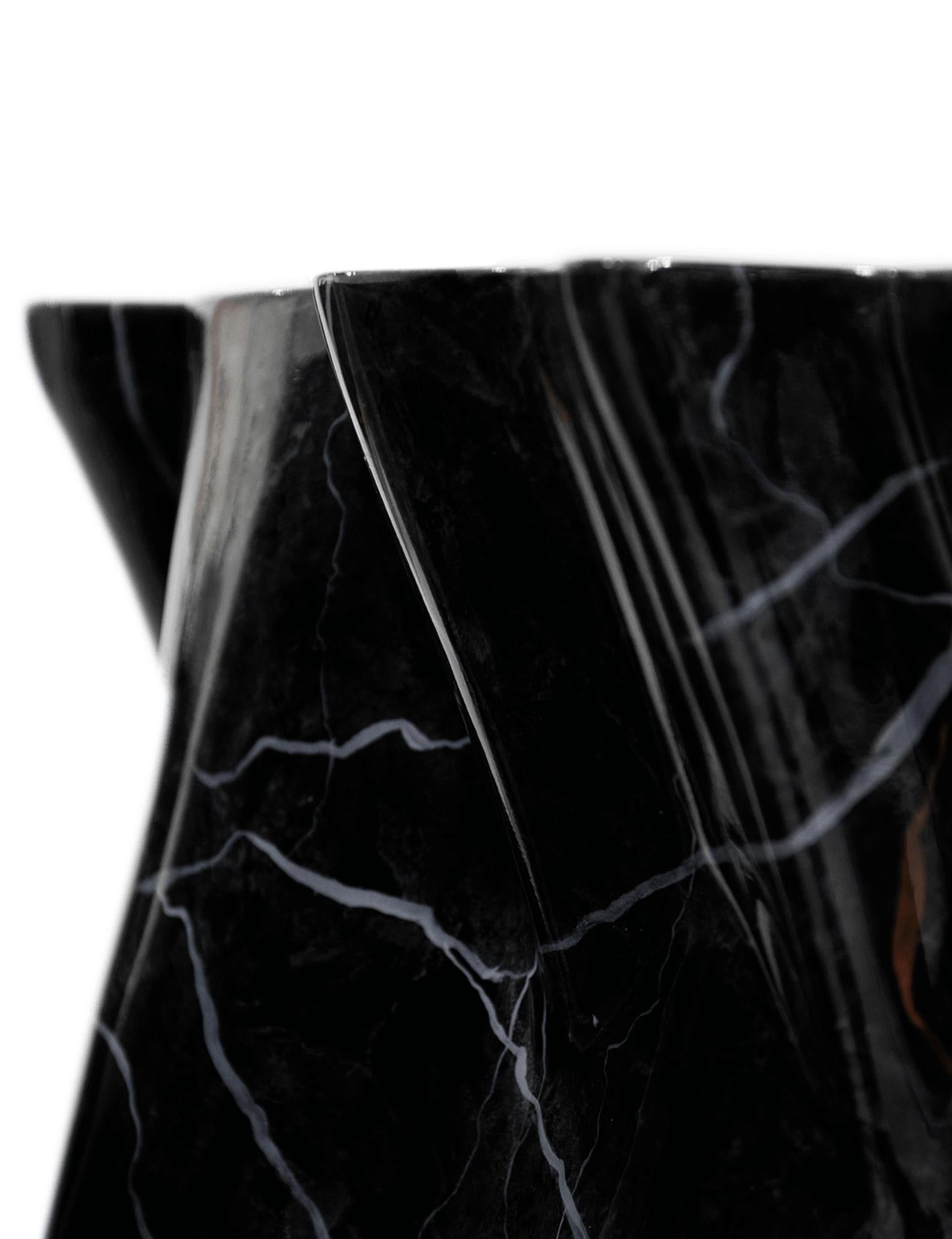 Credenza monocromatica in finto marmo - Fibra di vetro dipinta a mano - Boca Do Lobo In condizioni Nuovo in vendita a Rio Tinto, PT