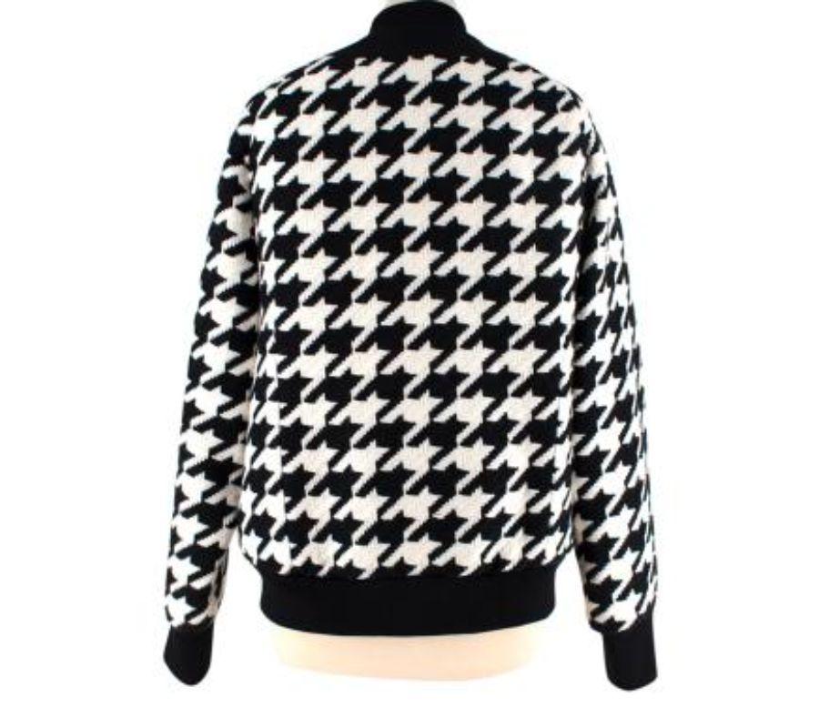 Balmain Monochrome Bomberjacke aus Wolle mit Hahnentrittmuster
 

 - Exklusiv für Net-a-Porter entworfenes Stück
 - Übergroße Bomber-Silhouette mit geripptem Trichterhals, Bündchen und Saum
 - Körper mit Hahnentrittmuster
 - Goldfarbener