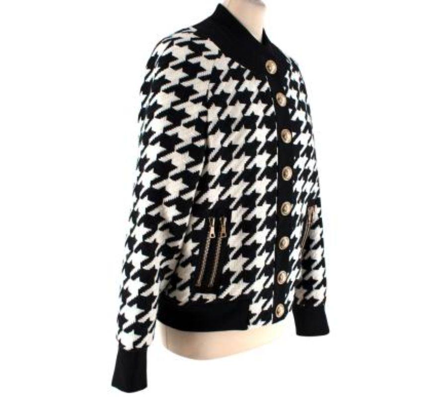 Monochrome Bomberjacke aus Wolle mit riesigem Hahnentrittmuster (Schwarz) im Angebot