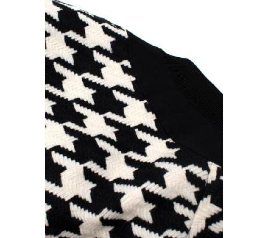 Monochrome Bomberjacke aus Wolle mit riesigem Hahnentrittmuster im Angebot 1