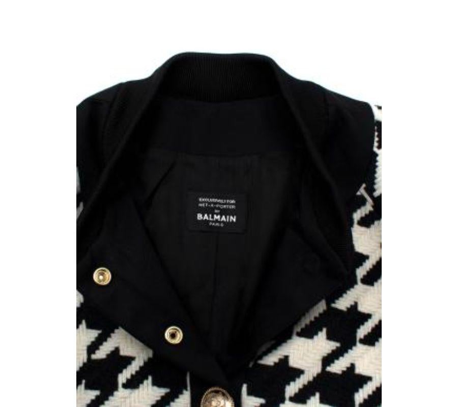 Monochrome Bomberjacke aus Wolle mit riesigem Hahnentrittmuster im Angebot 3