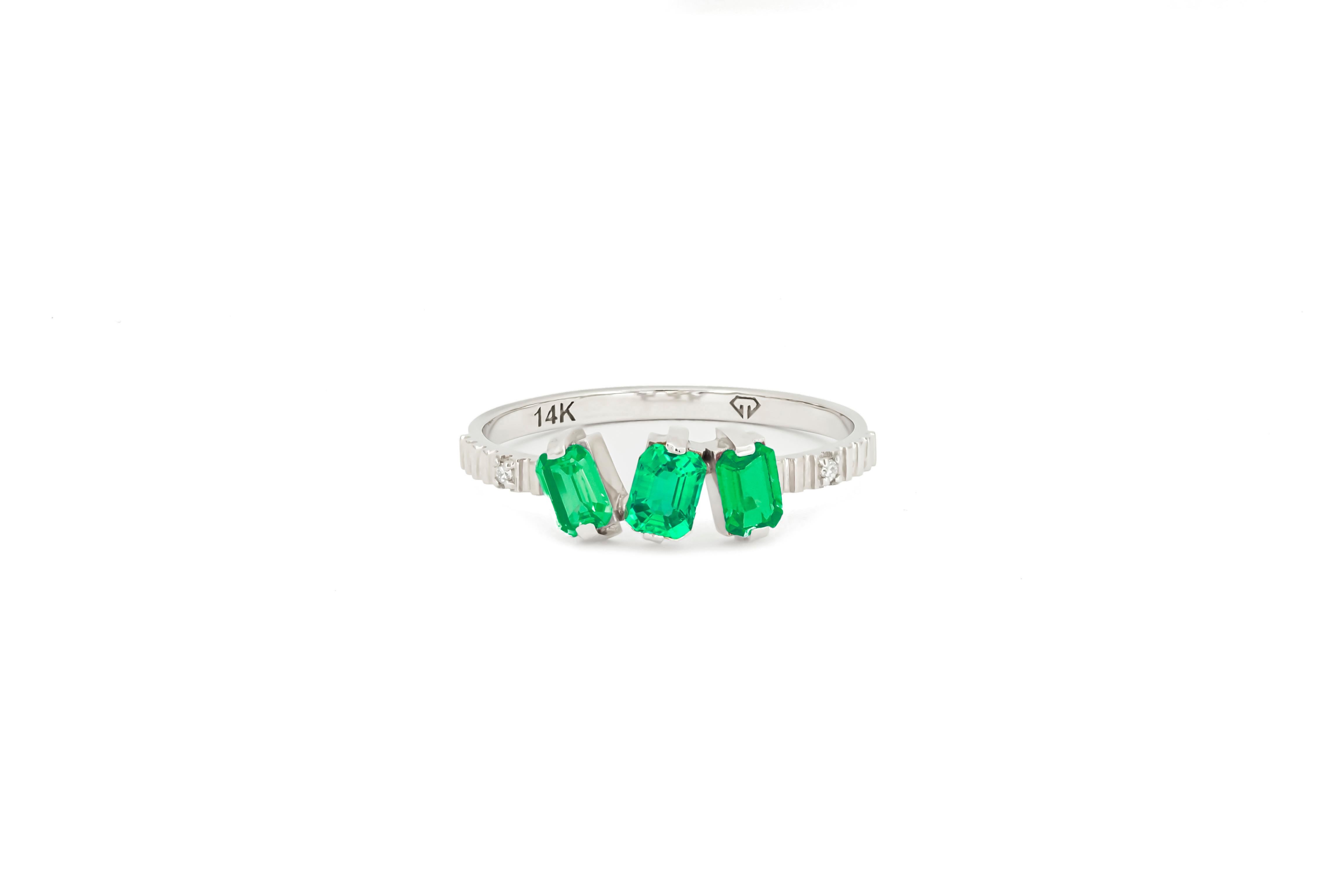 Monochrome green gemstone 14k ring. 
Green gemstone engagement 14k gold ring. Baguette lab chrome diopside gold ring. Delicate chrome diopside ring. Three gemstone ring.

Metal:14k gold
Weight: 2 gr depends from size

Gemstones:
3 green color lab
