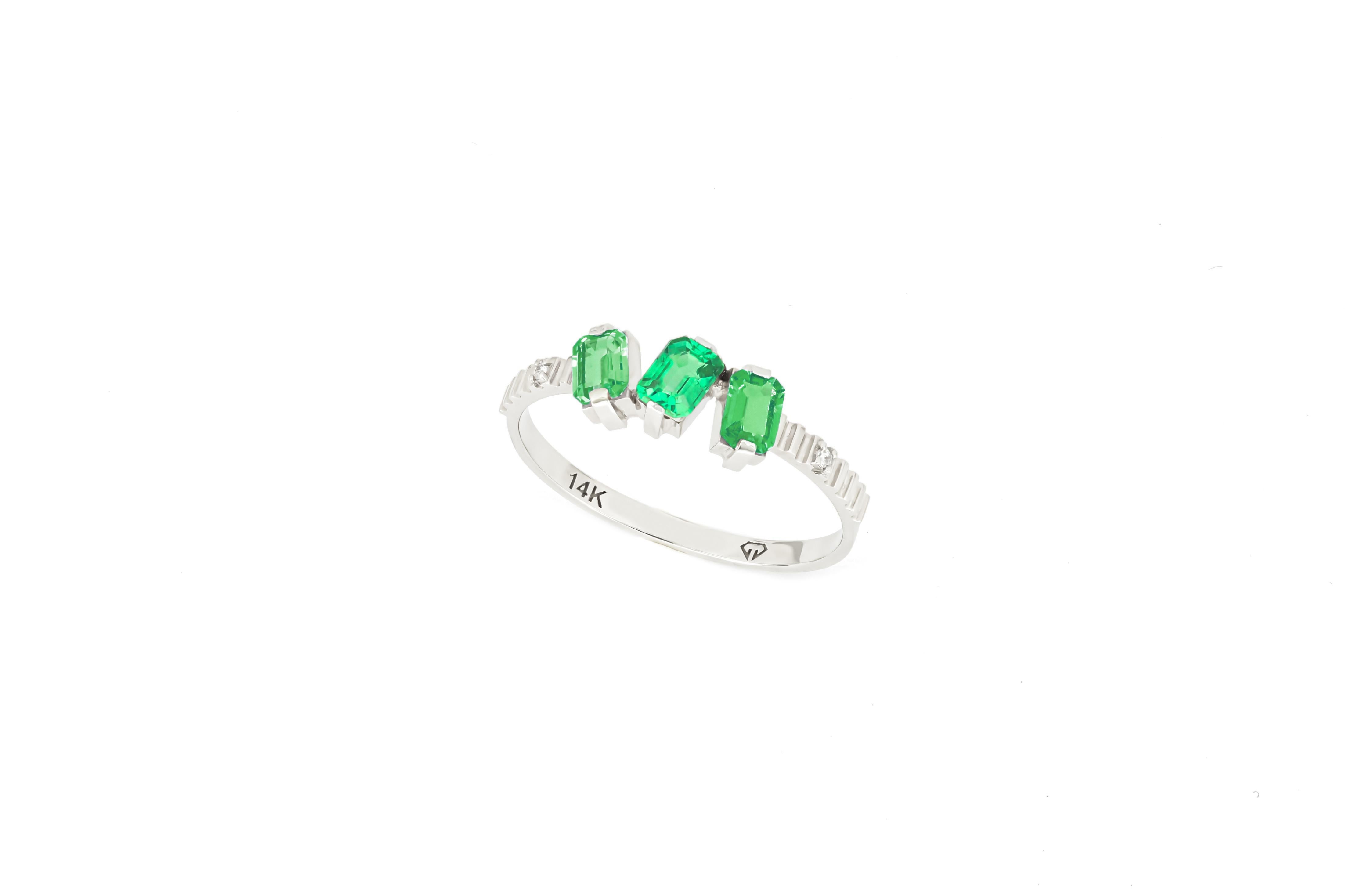 For Sale:  Monochrome green gemstone 14k ring 6