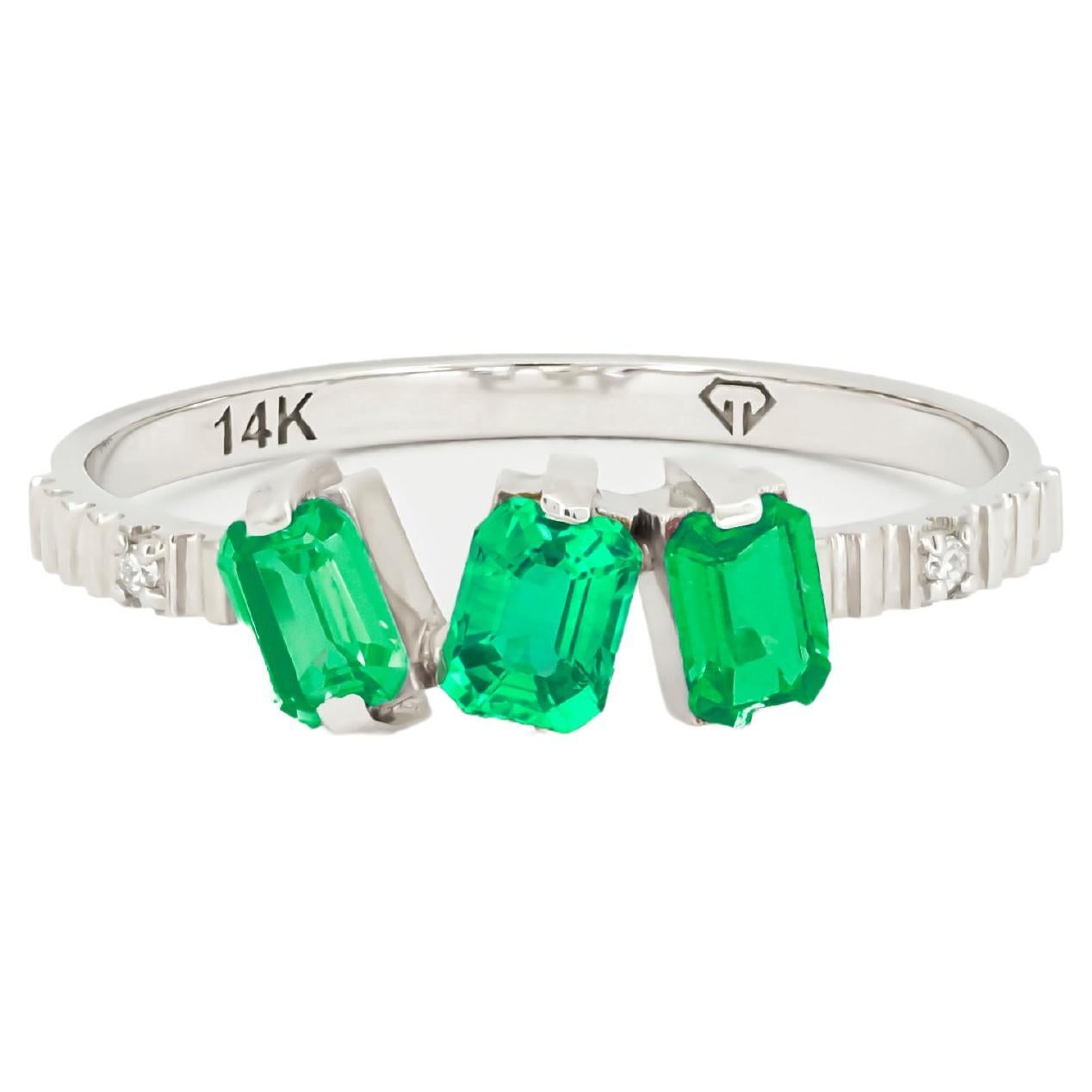 Monochrome green gemstone 14k ring.  For Sale