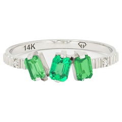 Monochromer grüner Edelstein 14k Ring