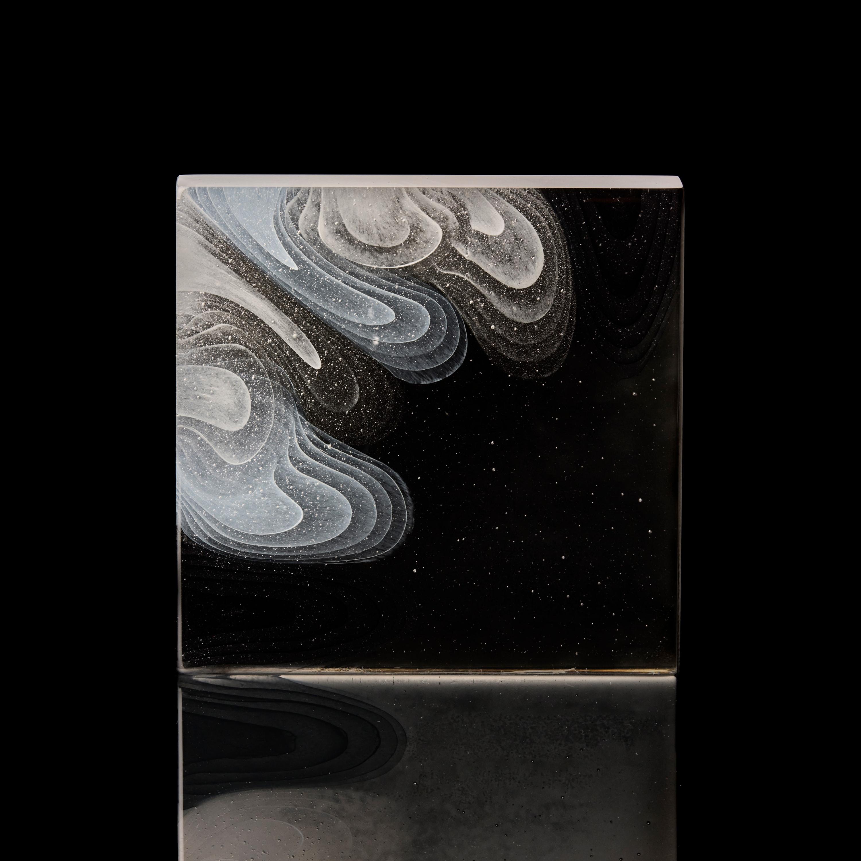 Calco Monochrome Interaction, a white & grey cast glass sculpture by Helen Restorick in vendita