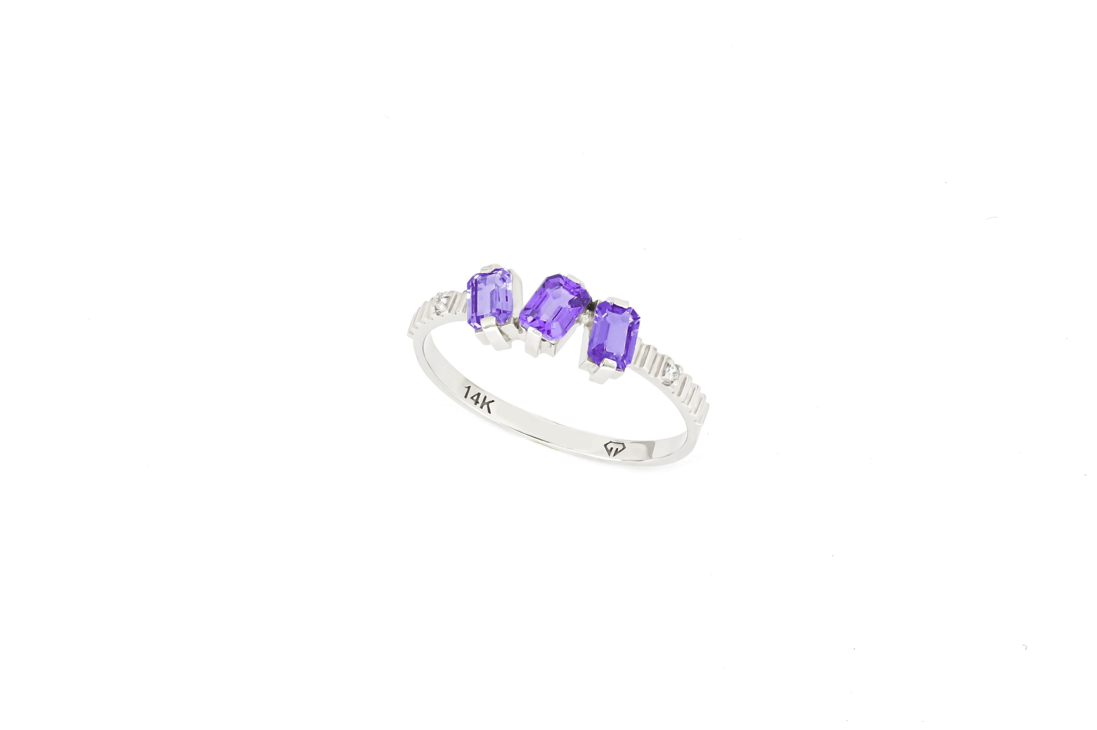 For Sale:  Monochrome purple gemstone 14k ring 4