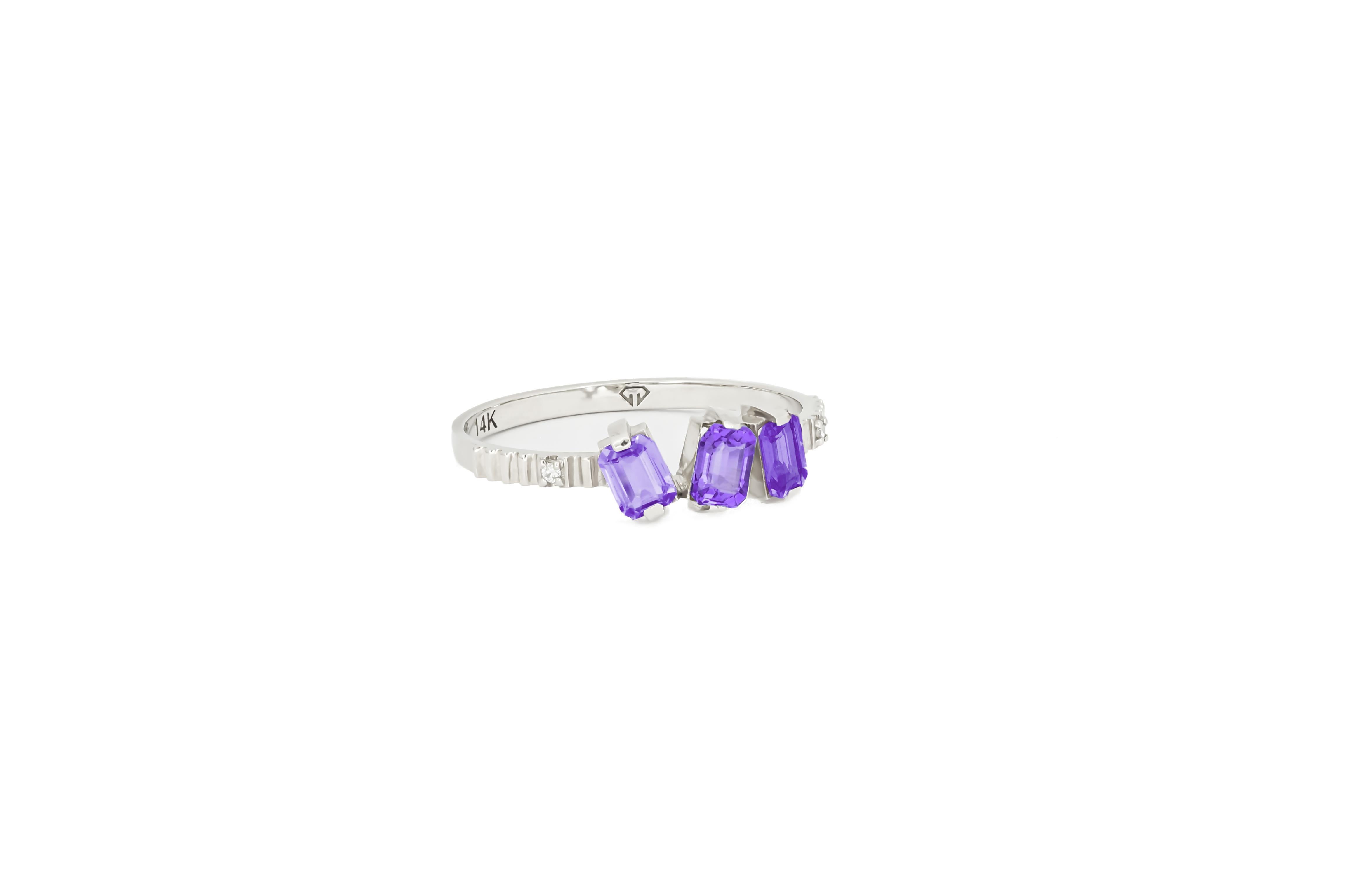For Sale:  Monochrome purple gemstone 14k ring 5
