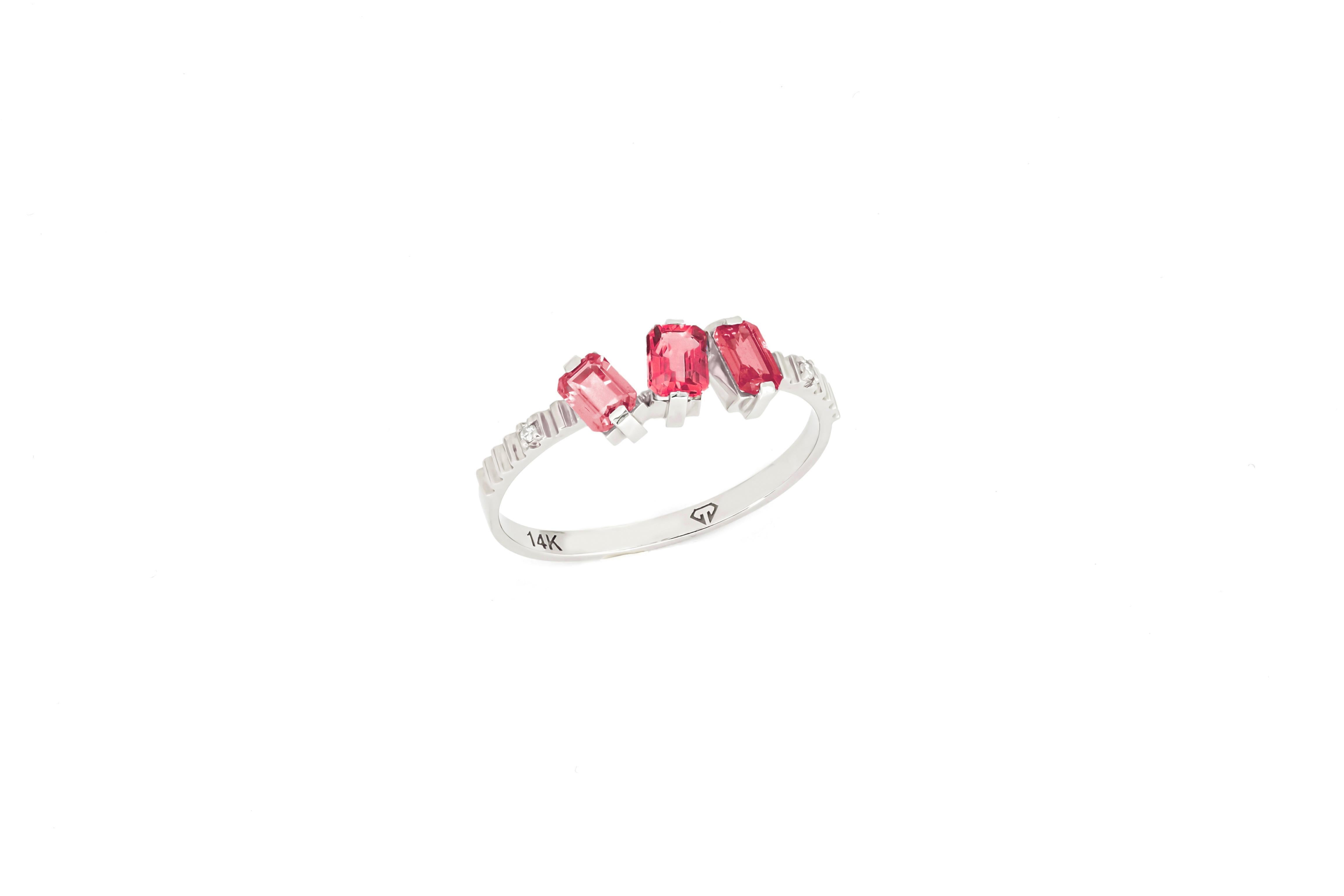 in vendita:  Anello monocromatico con gemma rossa 14k 5