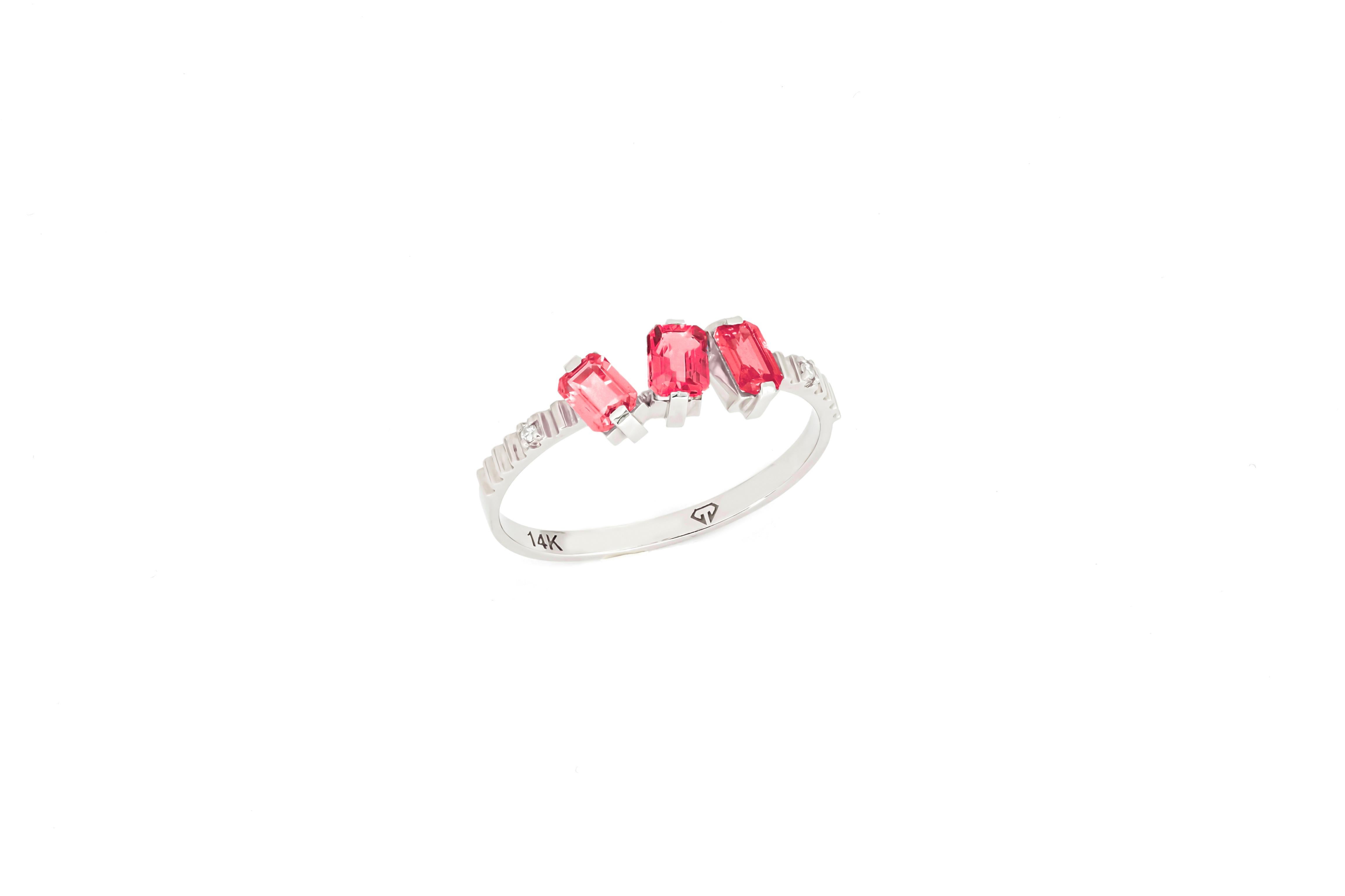 Women's Monochrome red gemstone 14k ring.  For Sale