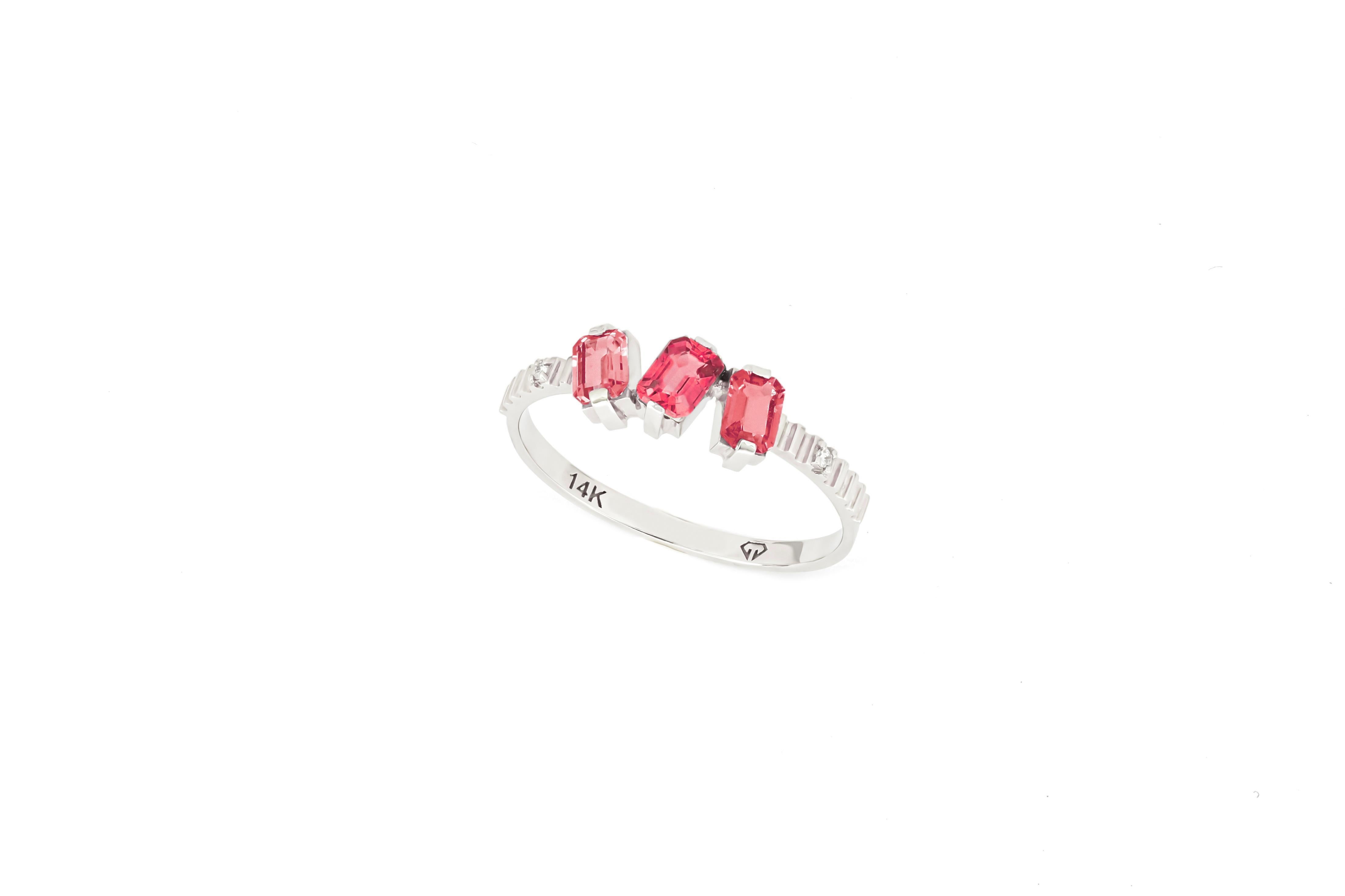 in vendita:  Anello monocromatico con gemma rossa 14k 6