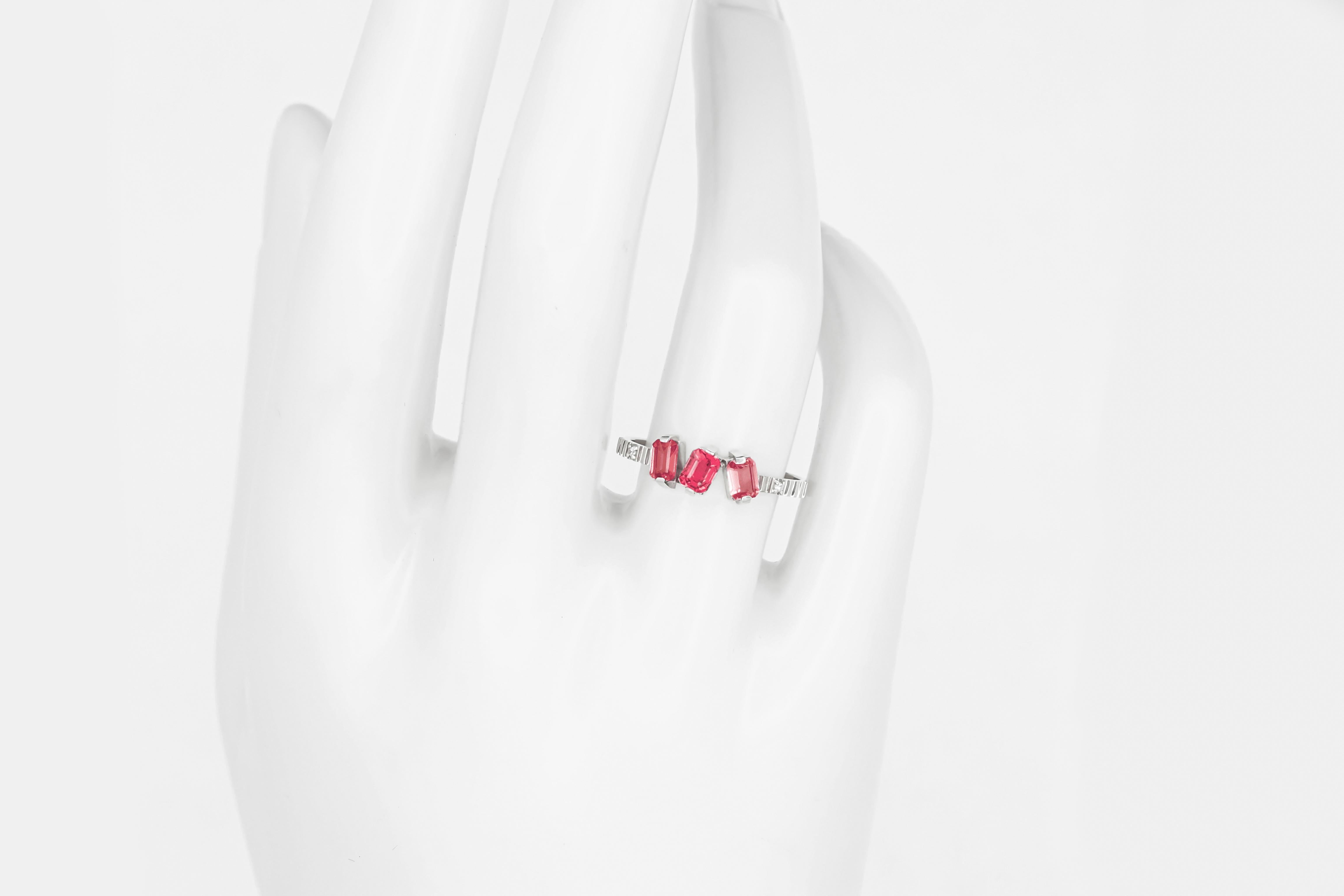 in vendita:  Anello monocromatico con gemma rossa 14k 7