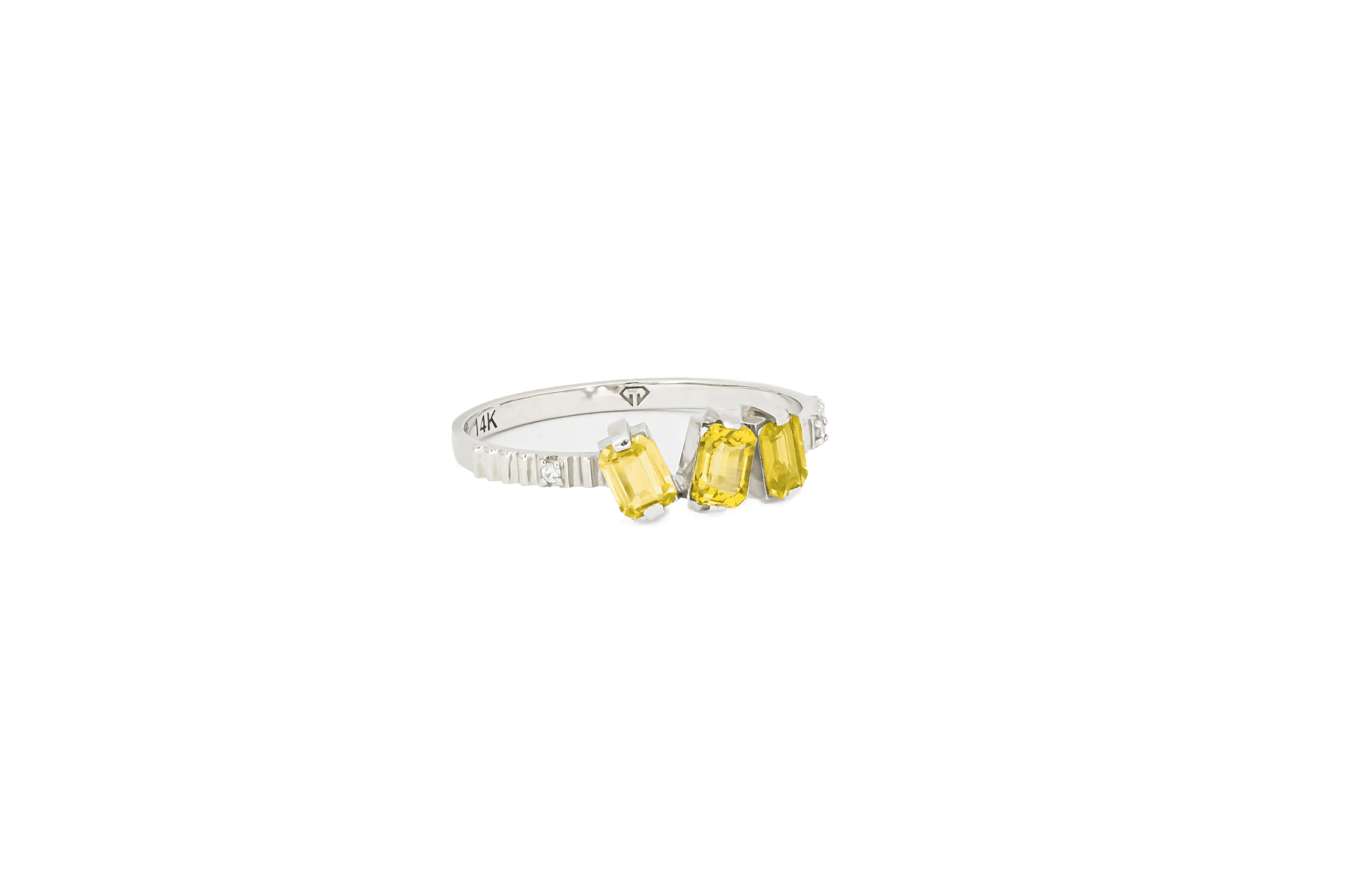 in vendita:  Anello monocromatico con pietre gialle 14k 2