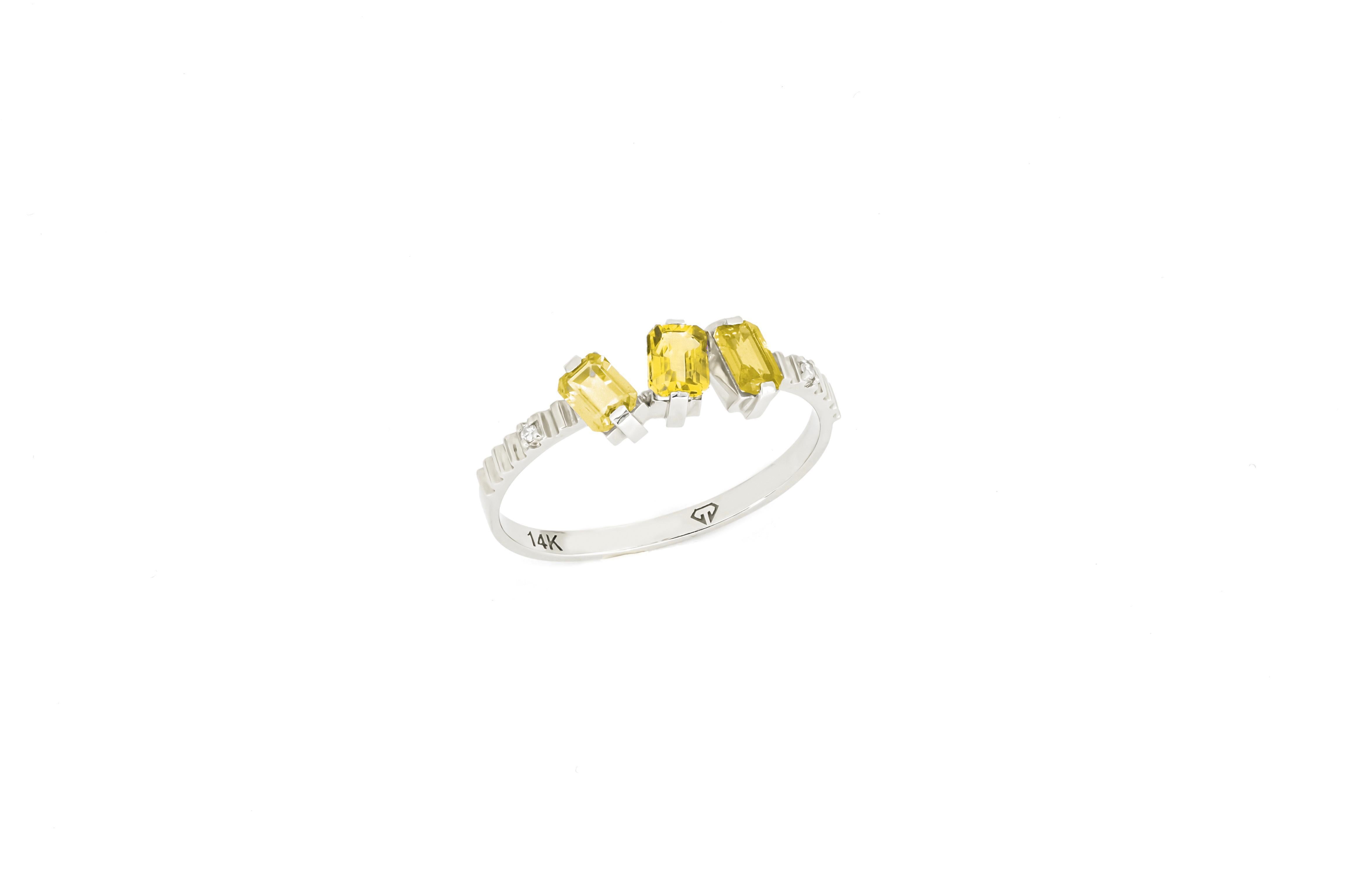 in vendita:  Anello monocromatico con pietre gialle 14k 5