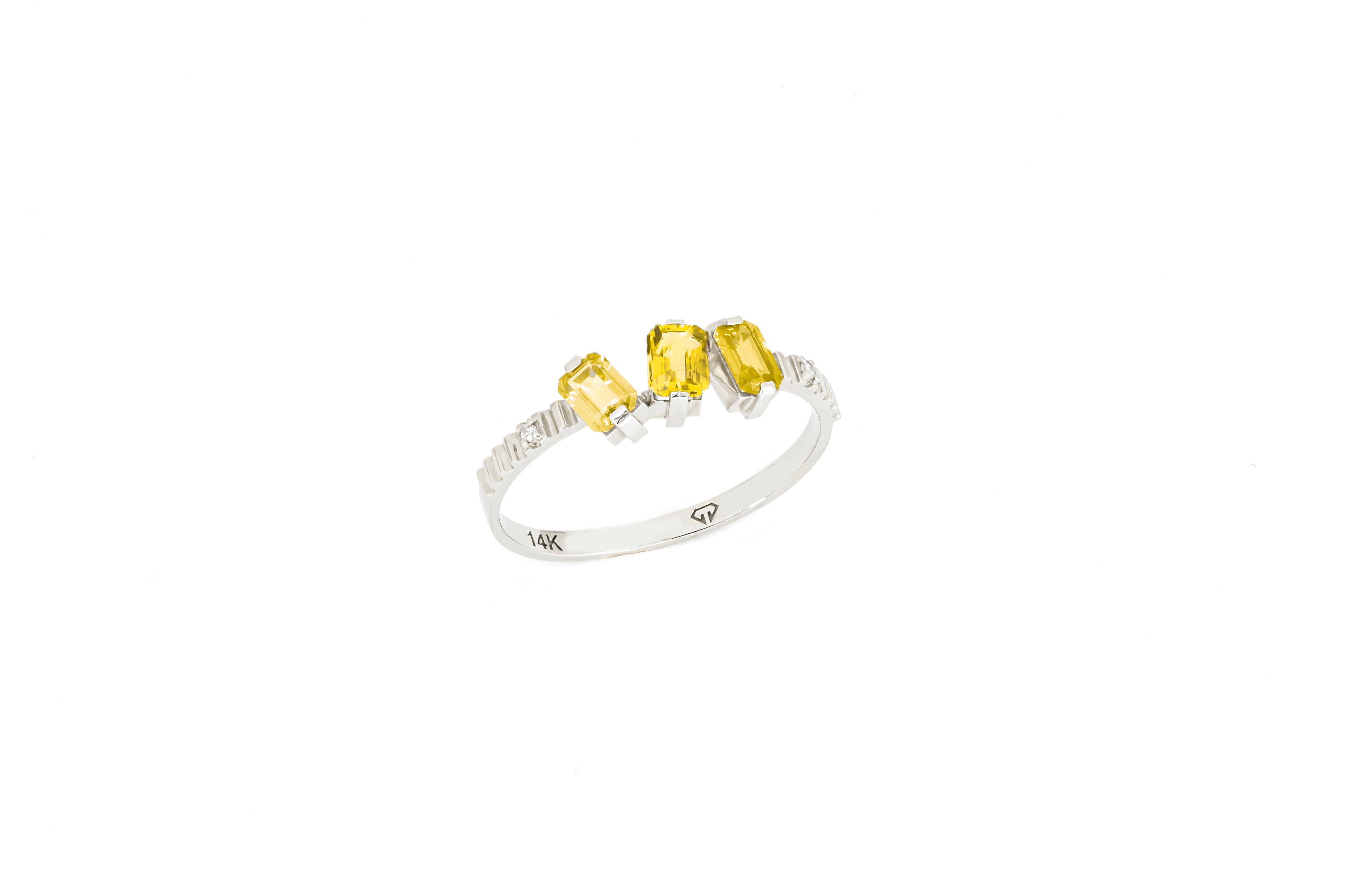 Women's Monochrome yellow gemstone 14k ring. For Sale