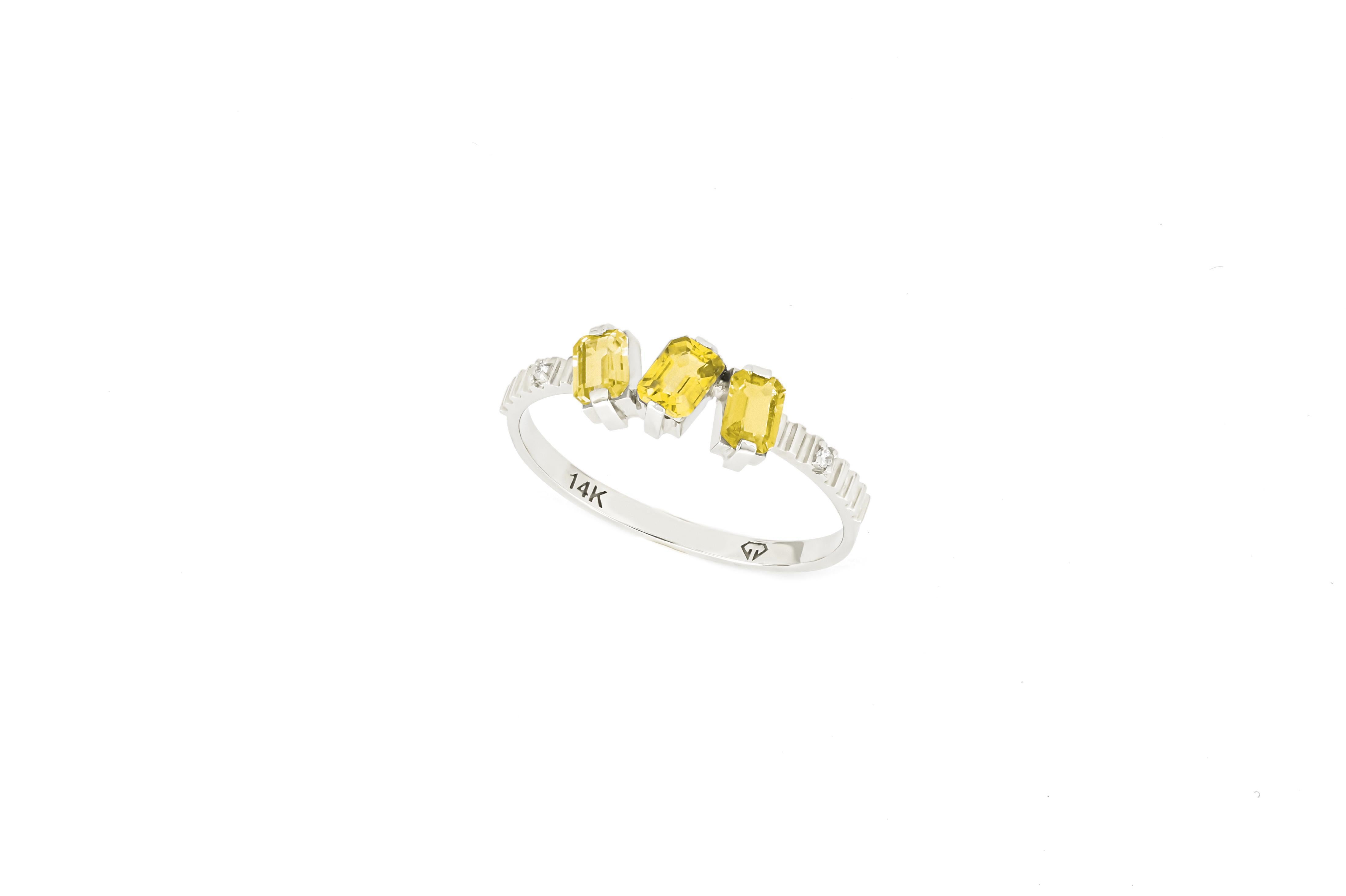 in vendita:  Anello monocromatico con pietre gialle 14k 6