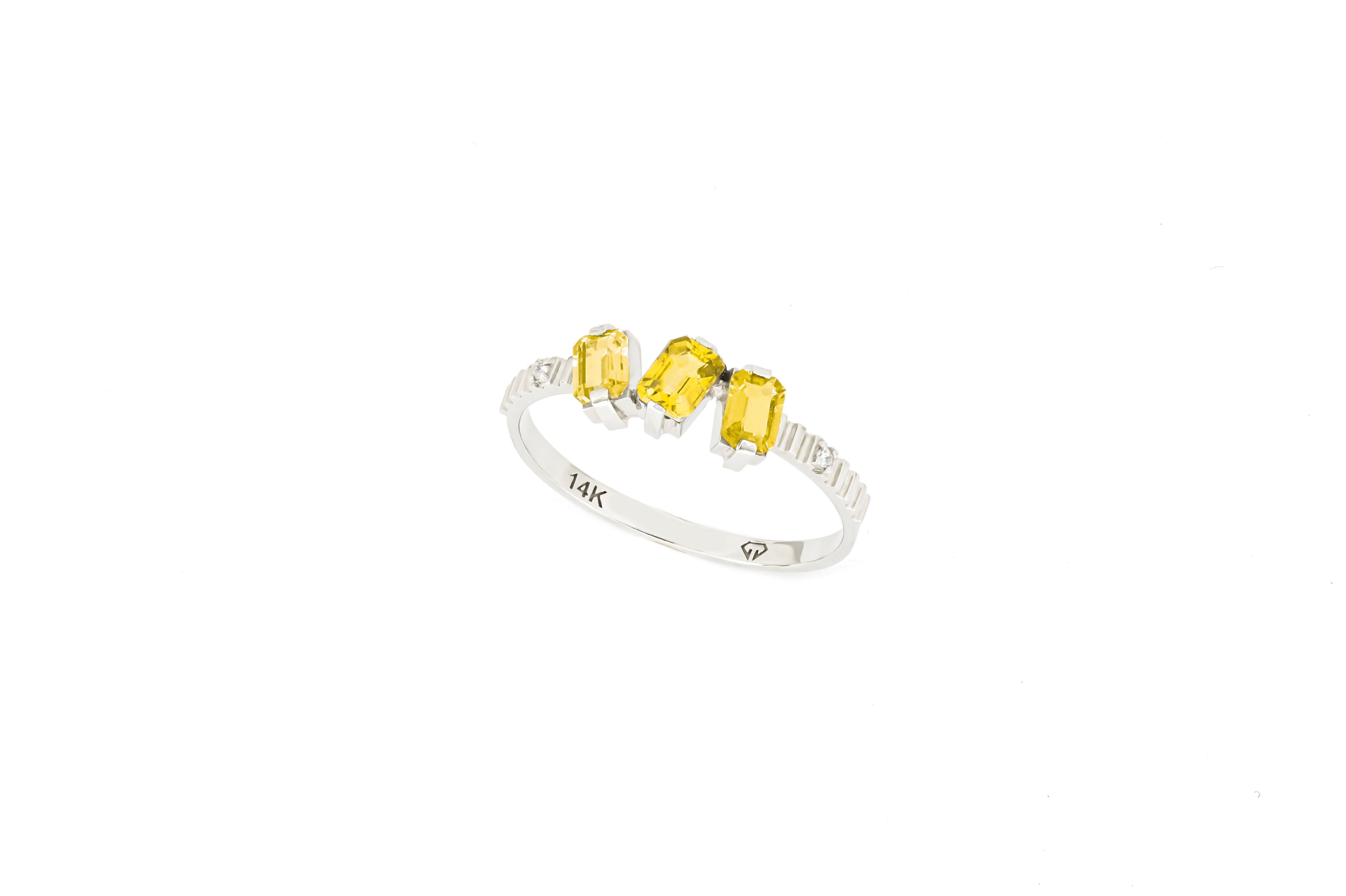 For Sale:  Monochrome yellow gemstone 14k ring. 7