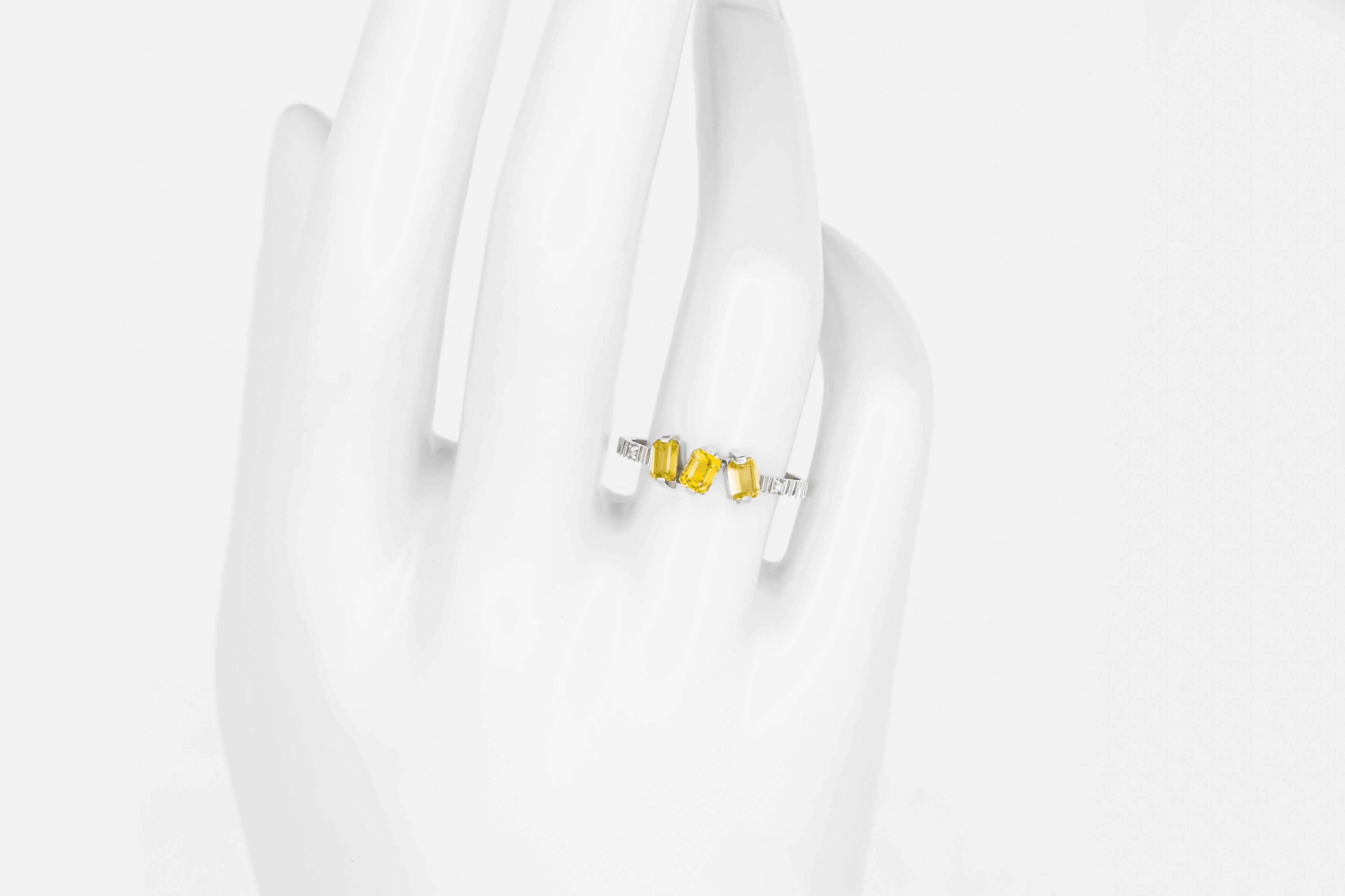 For Sale:  Monochrome yellow gemstone 14k ring. 8