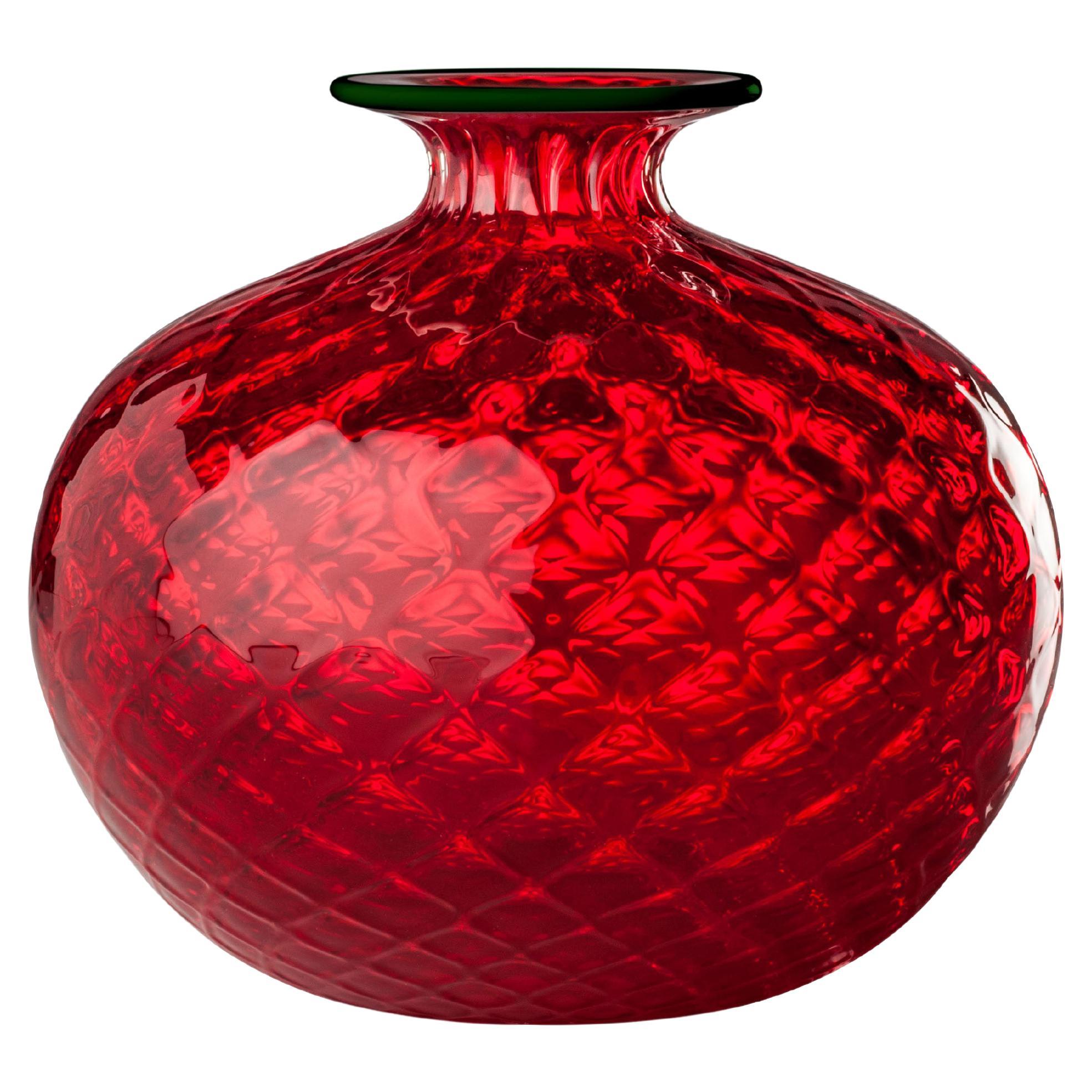 Vaso di vetro corto Monofiore Balaton con bordo a filo rosso e verde mela di Venini
