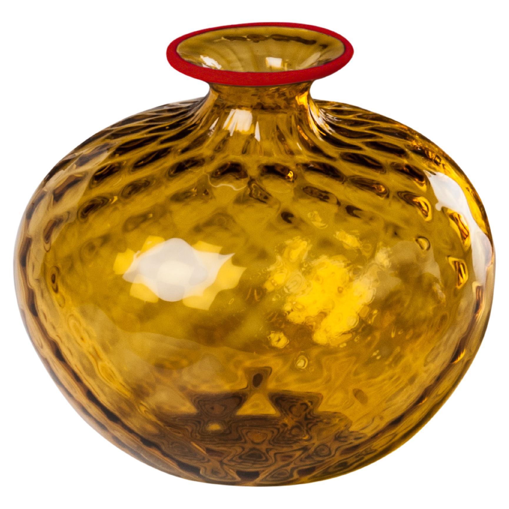 Vaso di vetro corto Monofiore Balaton con bordo in filo rosso giallo paglierino di Venini