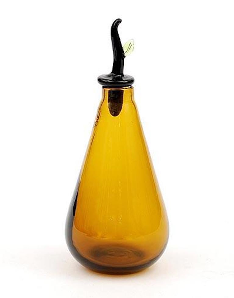 La collection de bouteilles en verre Monofiori, conçue par Laura de Santillana et fabriquée par Venini, comprend six bouteilles de formes différentes. 
Utilisation intérieure uniquement.

Dimensions : Ø 9 cm, H 15 / sommet 7,5 cm : Ø 9 cm, H 15 /