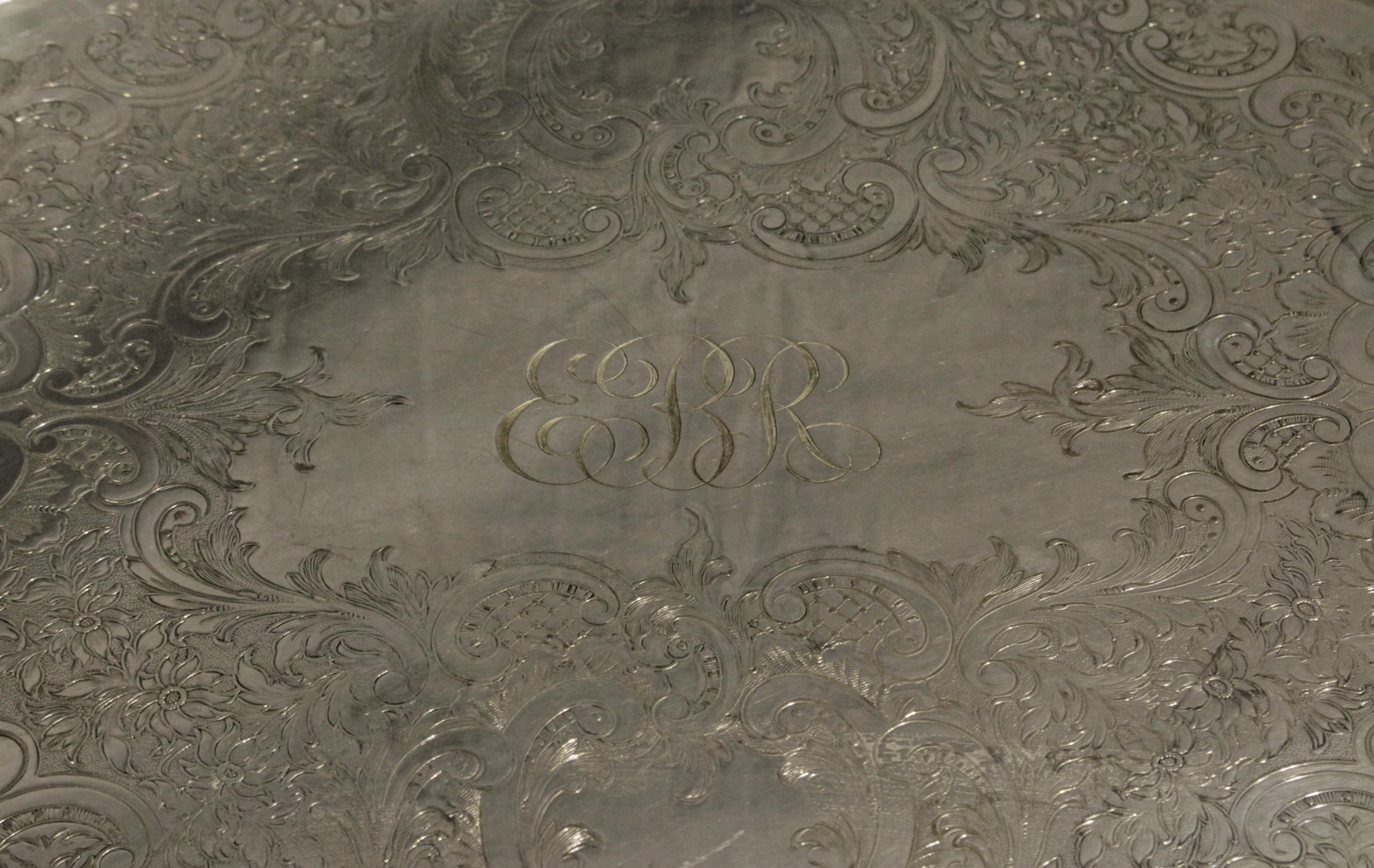 Estetismo Vassoio da tè placcato in argento Monogram Gorham in vendita