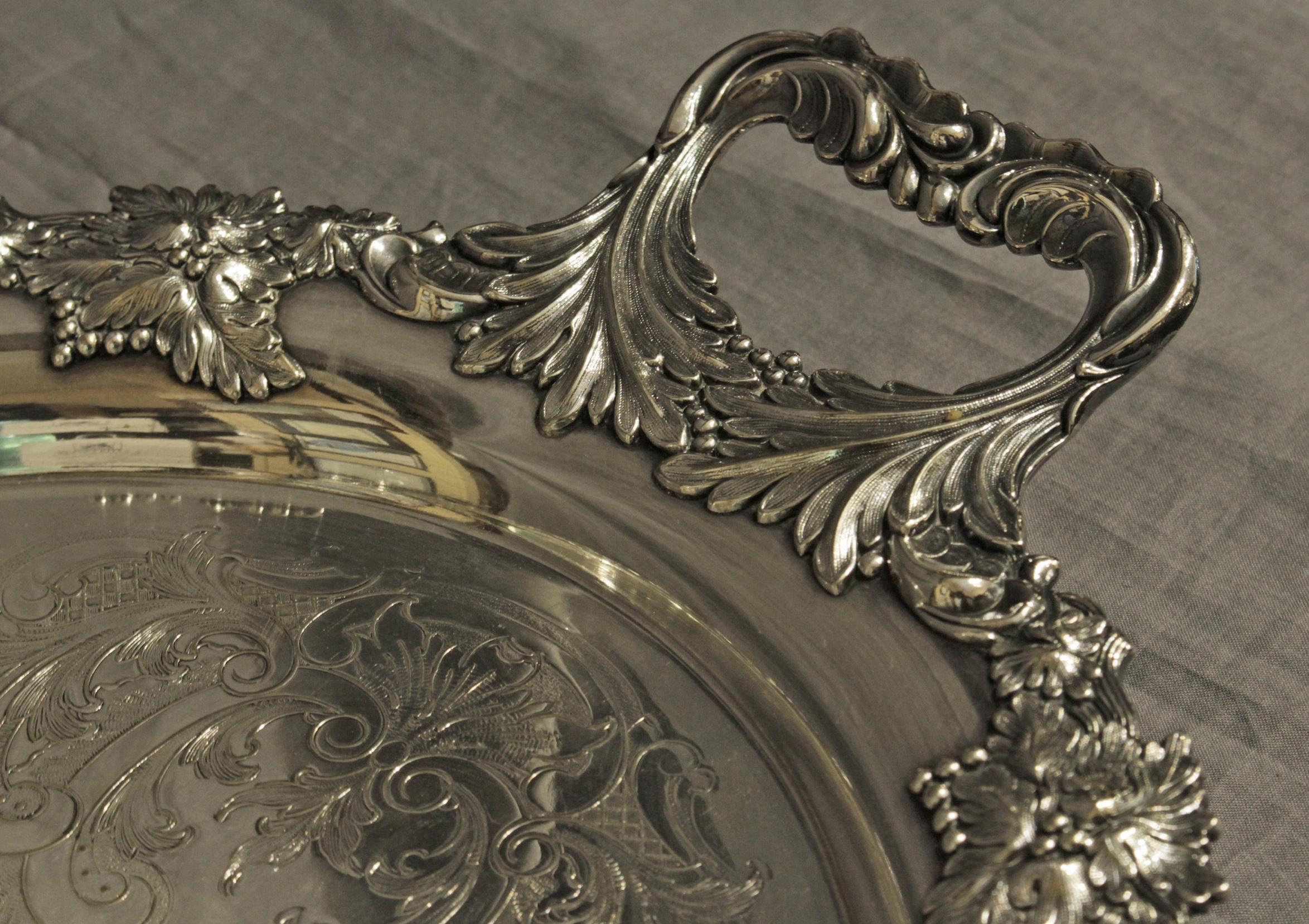 Americano Vassoio da tè placcato in argento Monogram Gorham in vendita