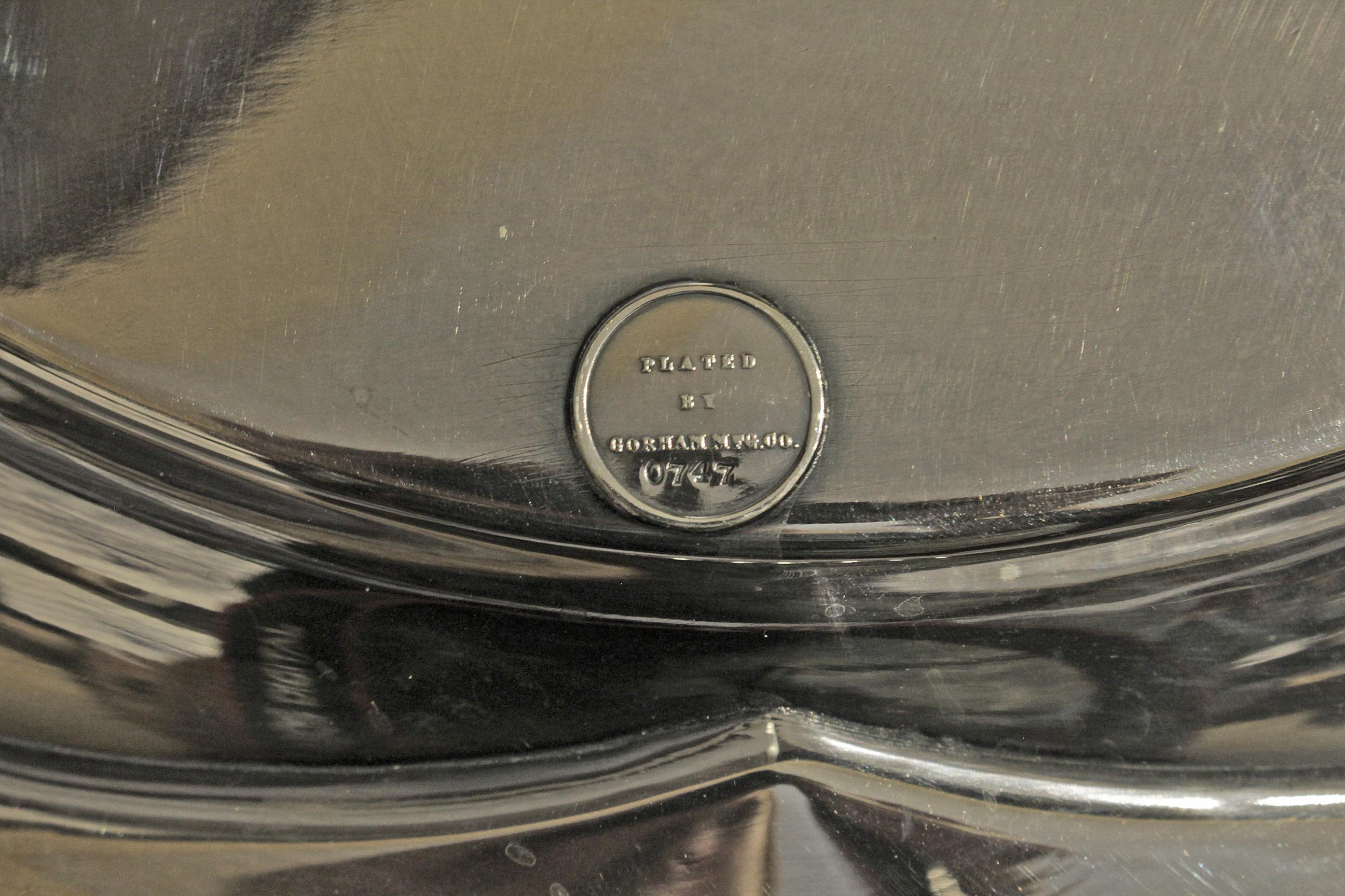 XX secolo Vassoio da tè placcato in argento Monogram Gorham in vendita