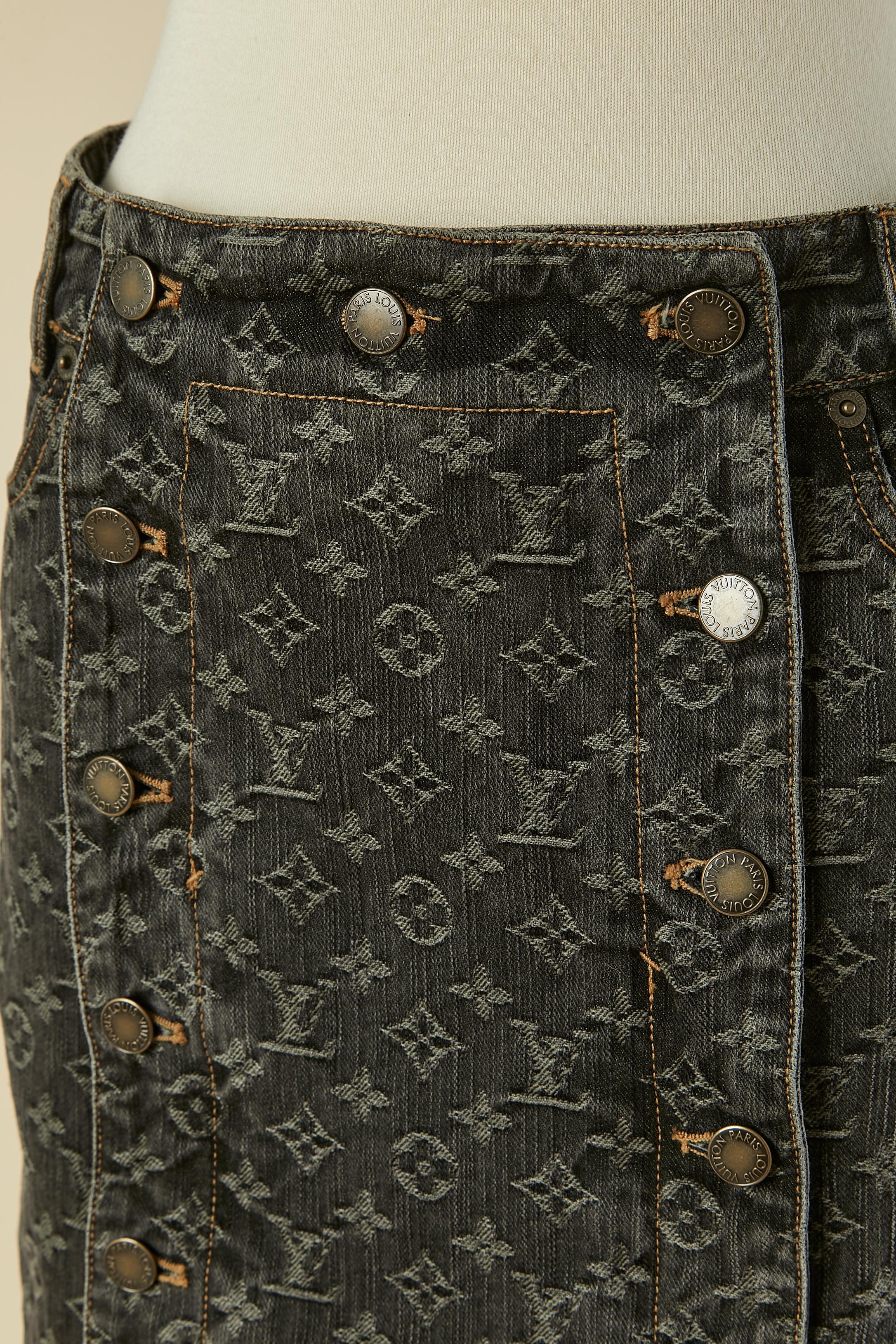 Monogram jacquard denim skirt with back laces. Branded button closure on the front. Pocket on both side. Box-pleats on the bottom. 
SIZE 38 (Fr) M 