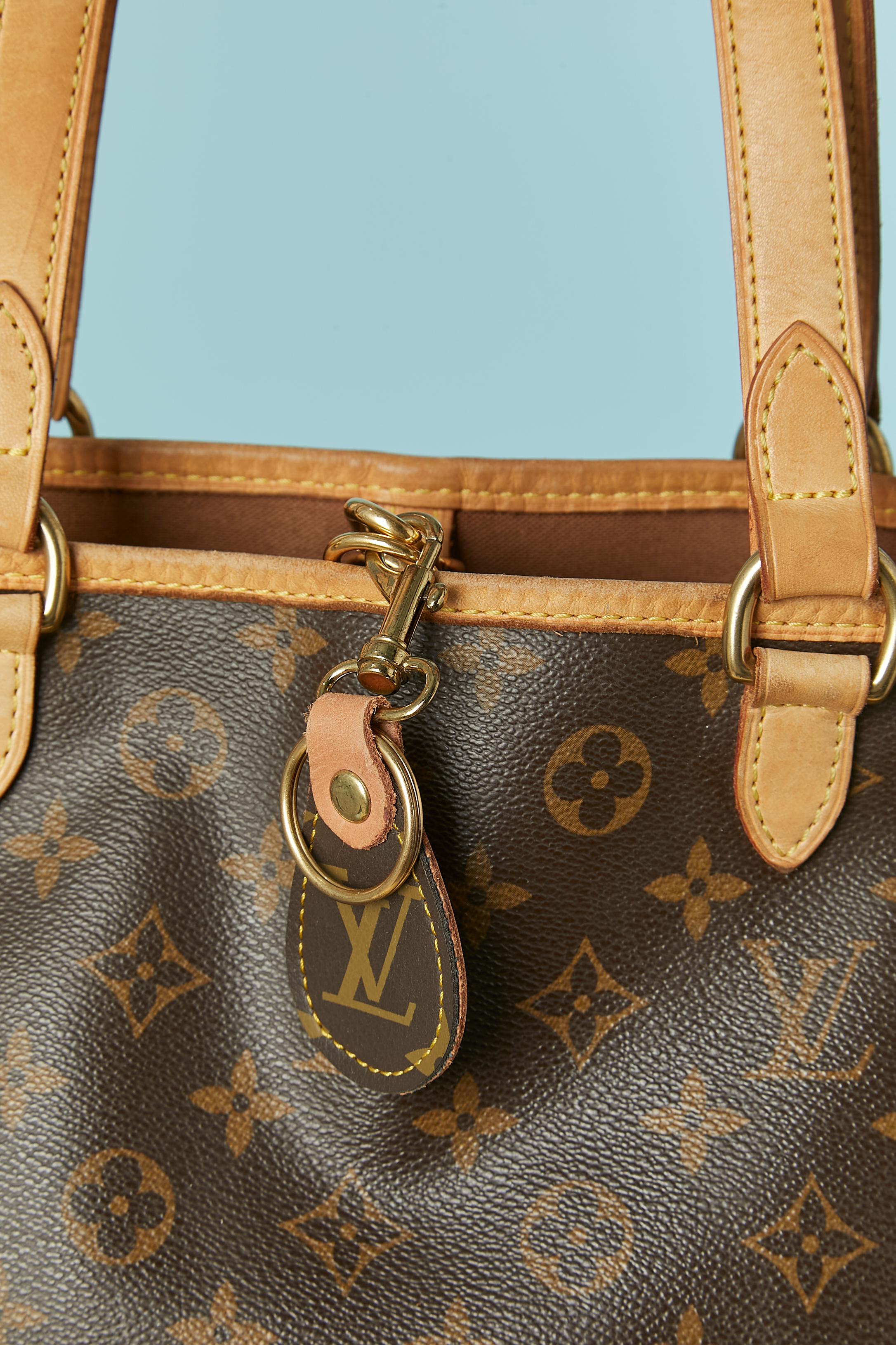 Monogram leather shoulder bag . Brown cotton canevas lining. 2 pockets inside ( one with zip closure, one without) One ring key-holder inside. Dust-bag provided. Leather belt with buckle on each side ( to enlarge it) 
One extra key-holder with metal
