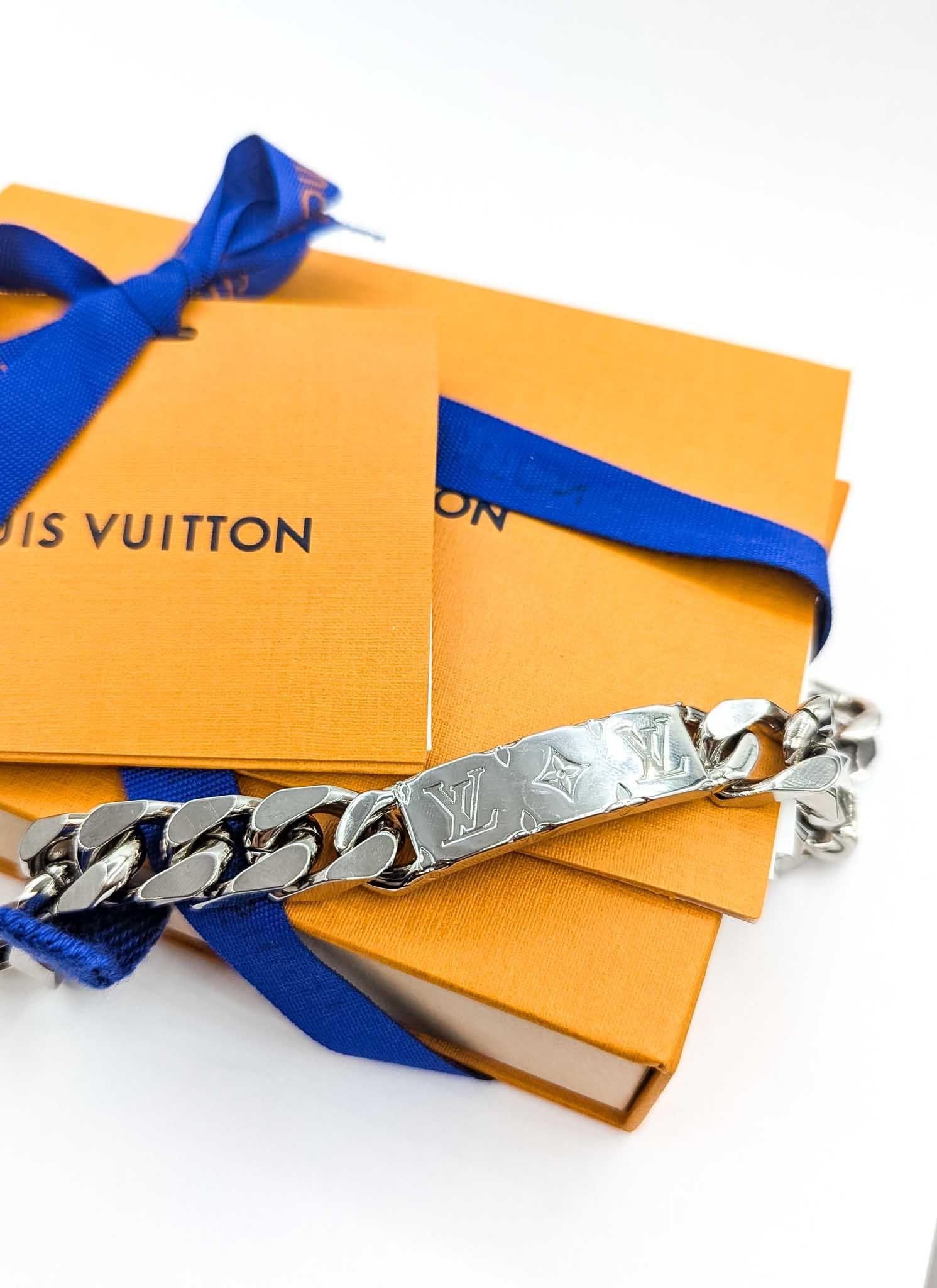 Pulsera de cadena con monograma Louis Vuitton en metal precioso en venta 5