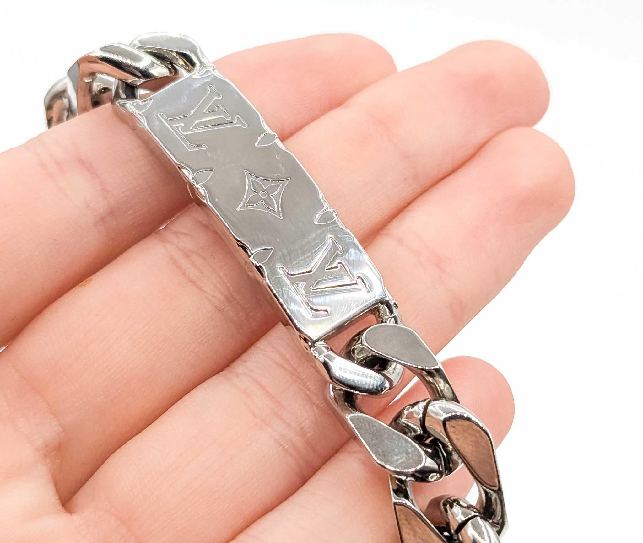 Pulsera de cadena con monograma Louis Vuitton en metal precioso en Excelente estado para la venta en Bloomington, MN