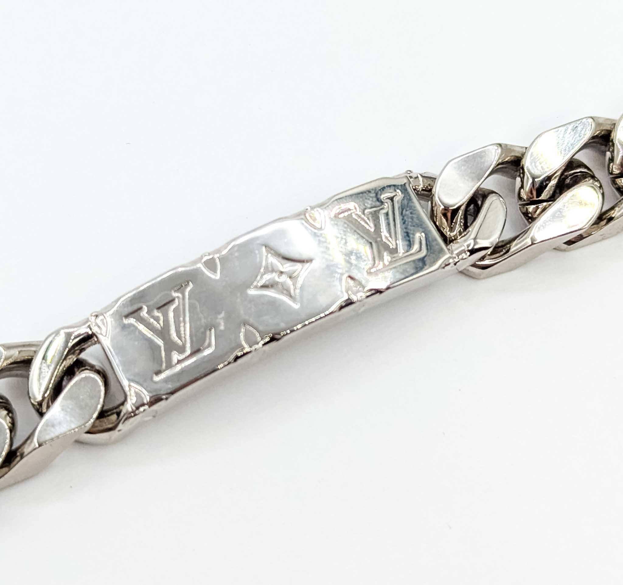 Pulsera de cadena con monograma Louis Vuitton en metal precioso en venta 1