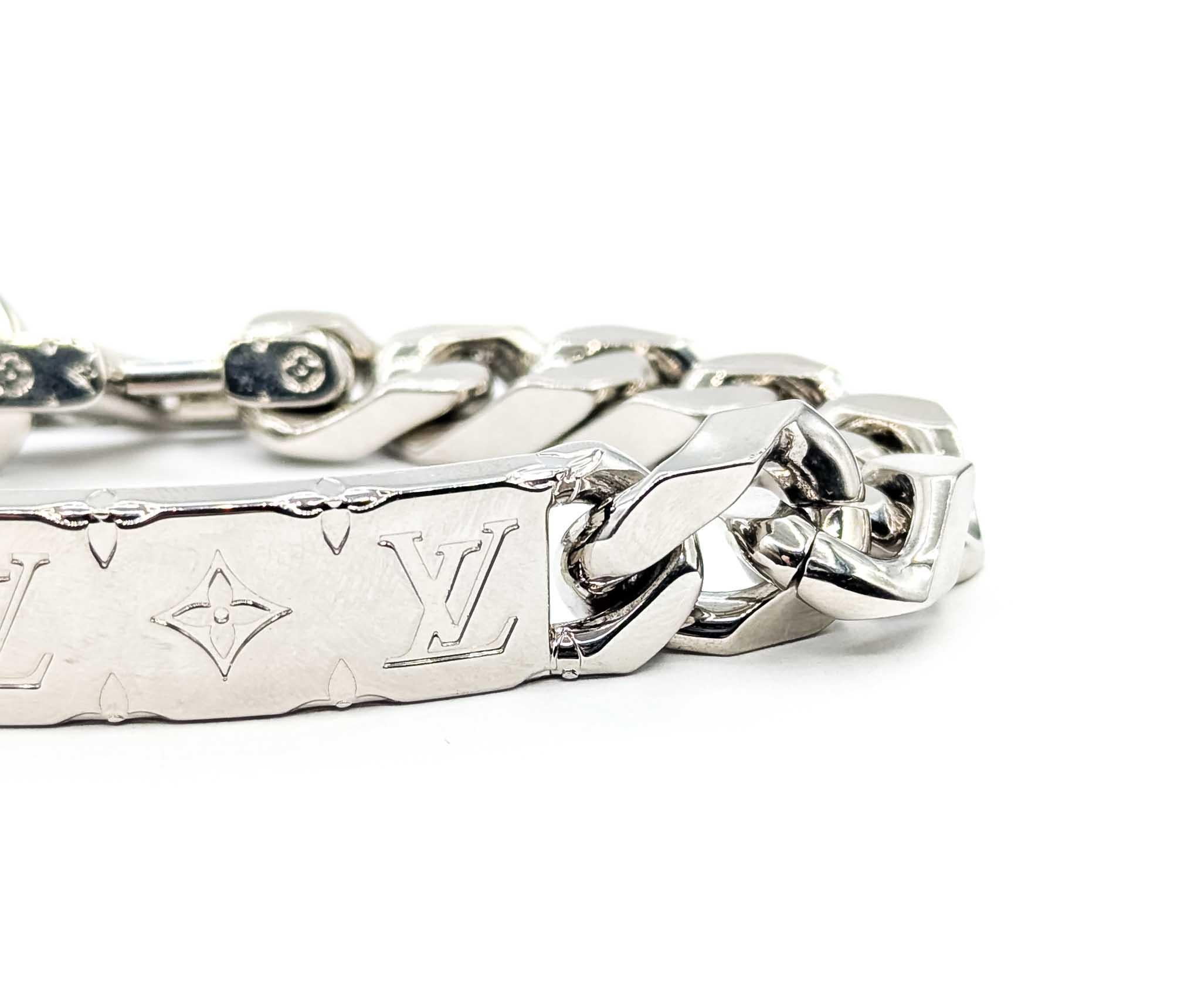 Pulsera de cadena con monograma Louis Vuitton en metal precioso en venta 3