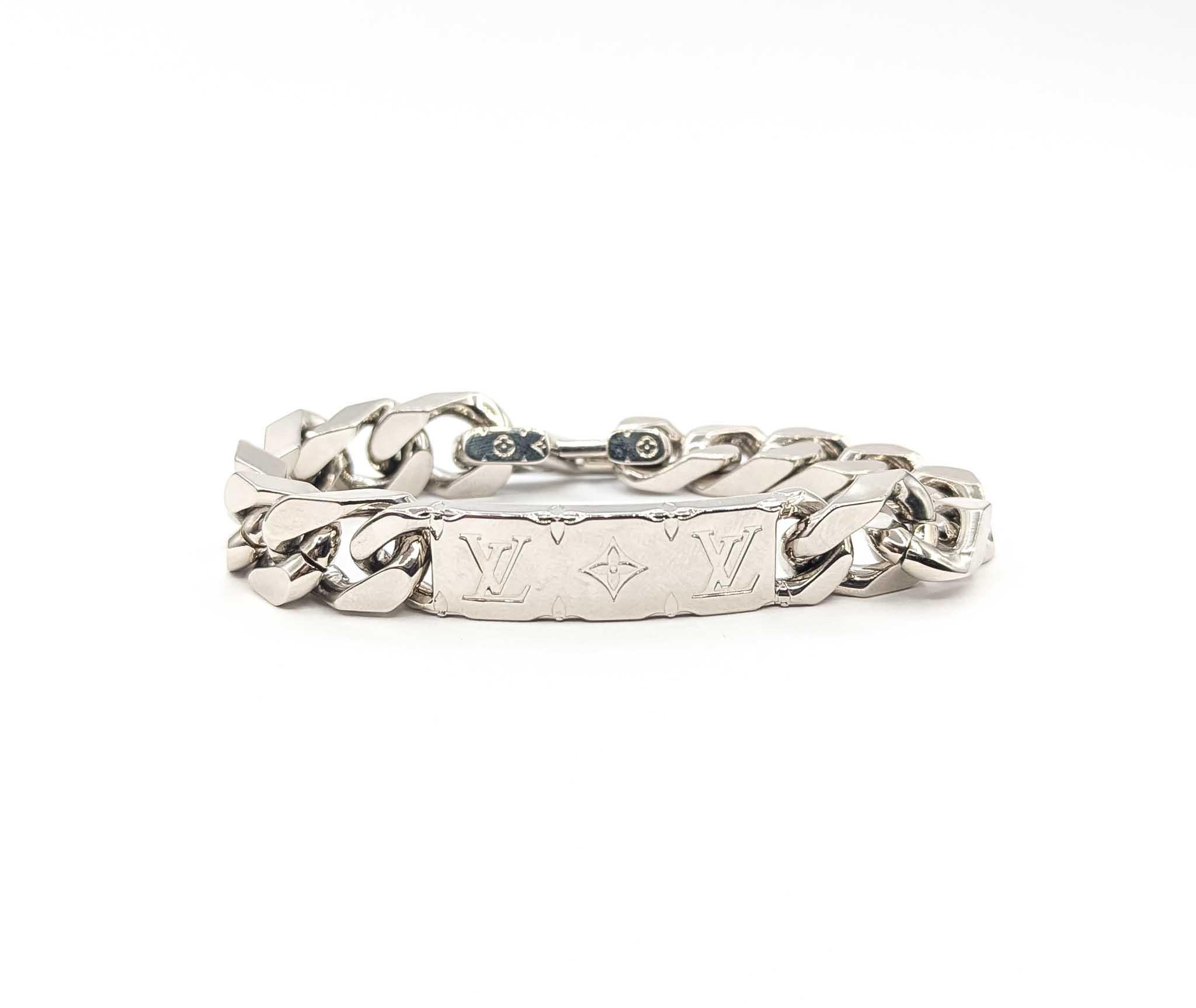 Pulsera de cadena con monograma Louis Vuitton en metal precioso en venta 4